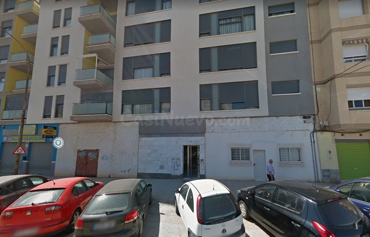 Se vende local comercial con 263 m2 en prolongación Ángel Bruna