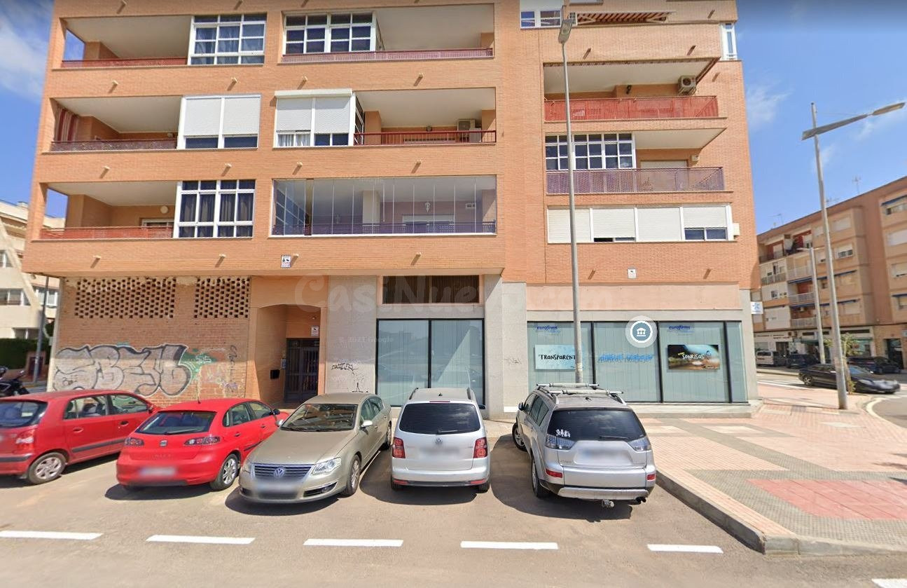 Se alquila local comercial con 200 m2 totalmente diáfano zona Hispania - Mandarache
