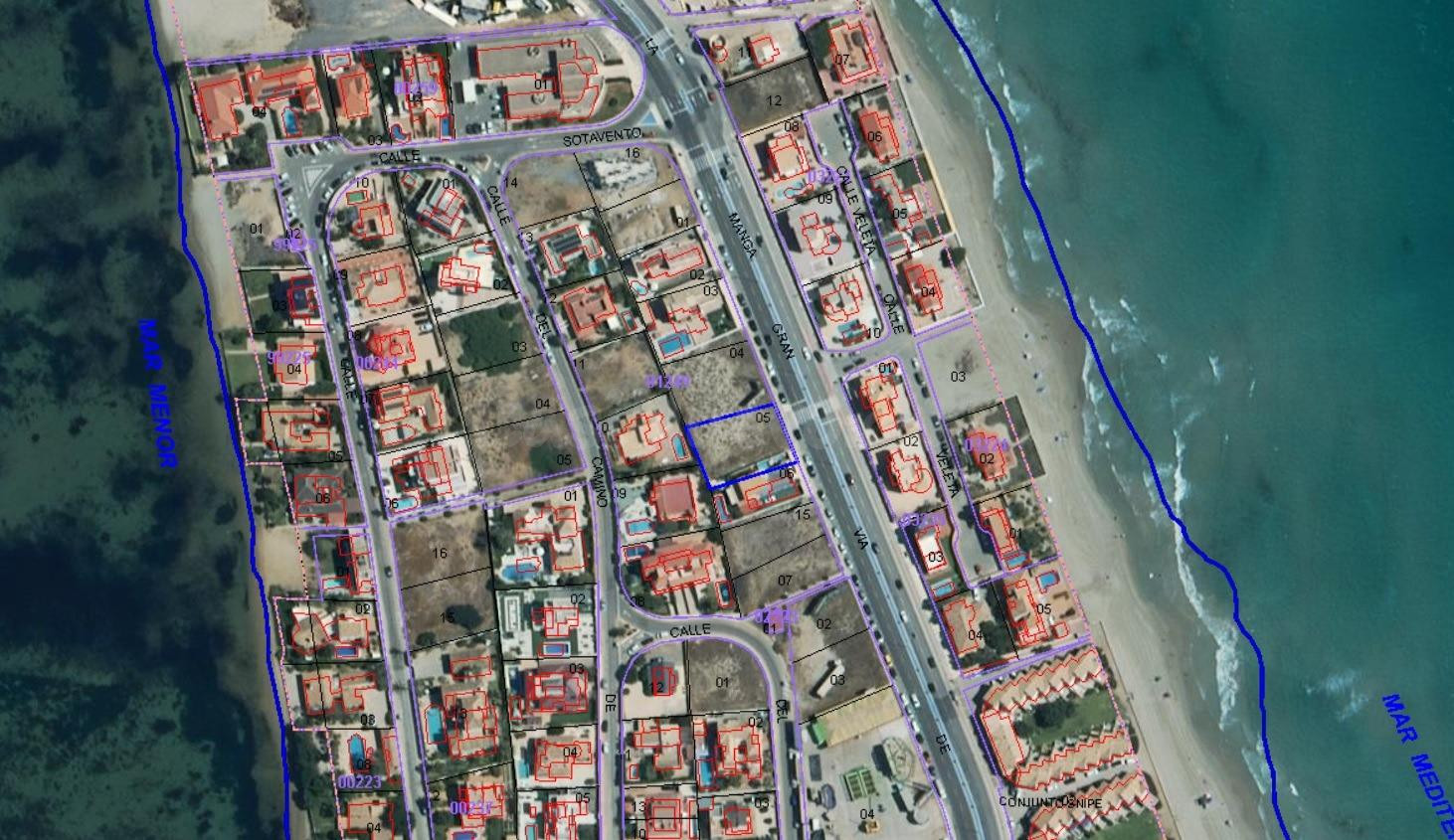 Se vende parcela de 874 m2 en La Manga del Mar Menor junto al Zoco