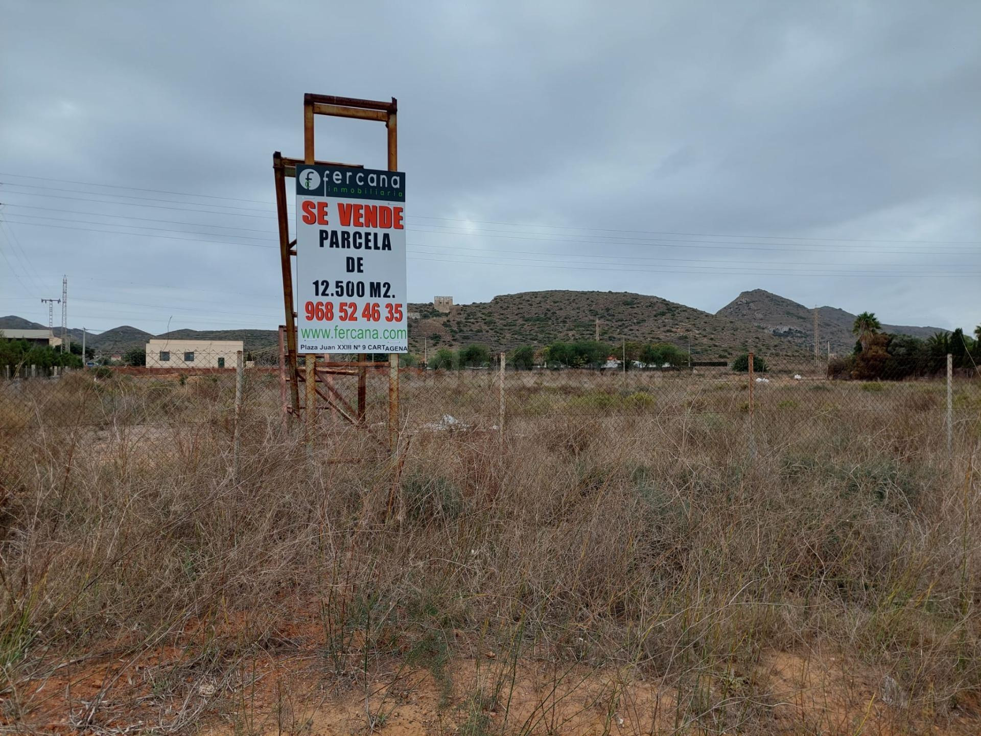 Se vende parcela de 12500 m2 frente a Playa Honda