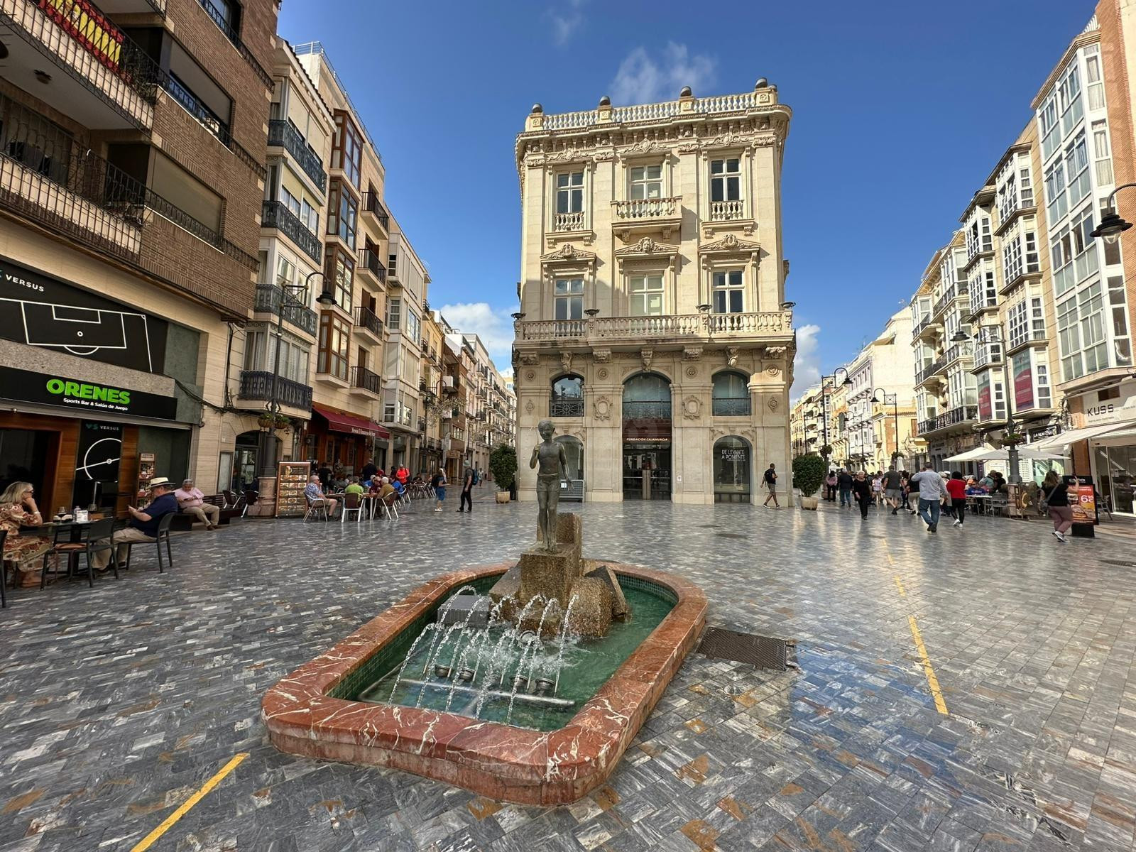 Se vende amplio local comercial en pleno centro de la ciudad con 224 m2