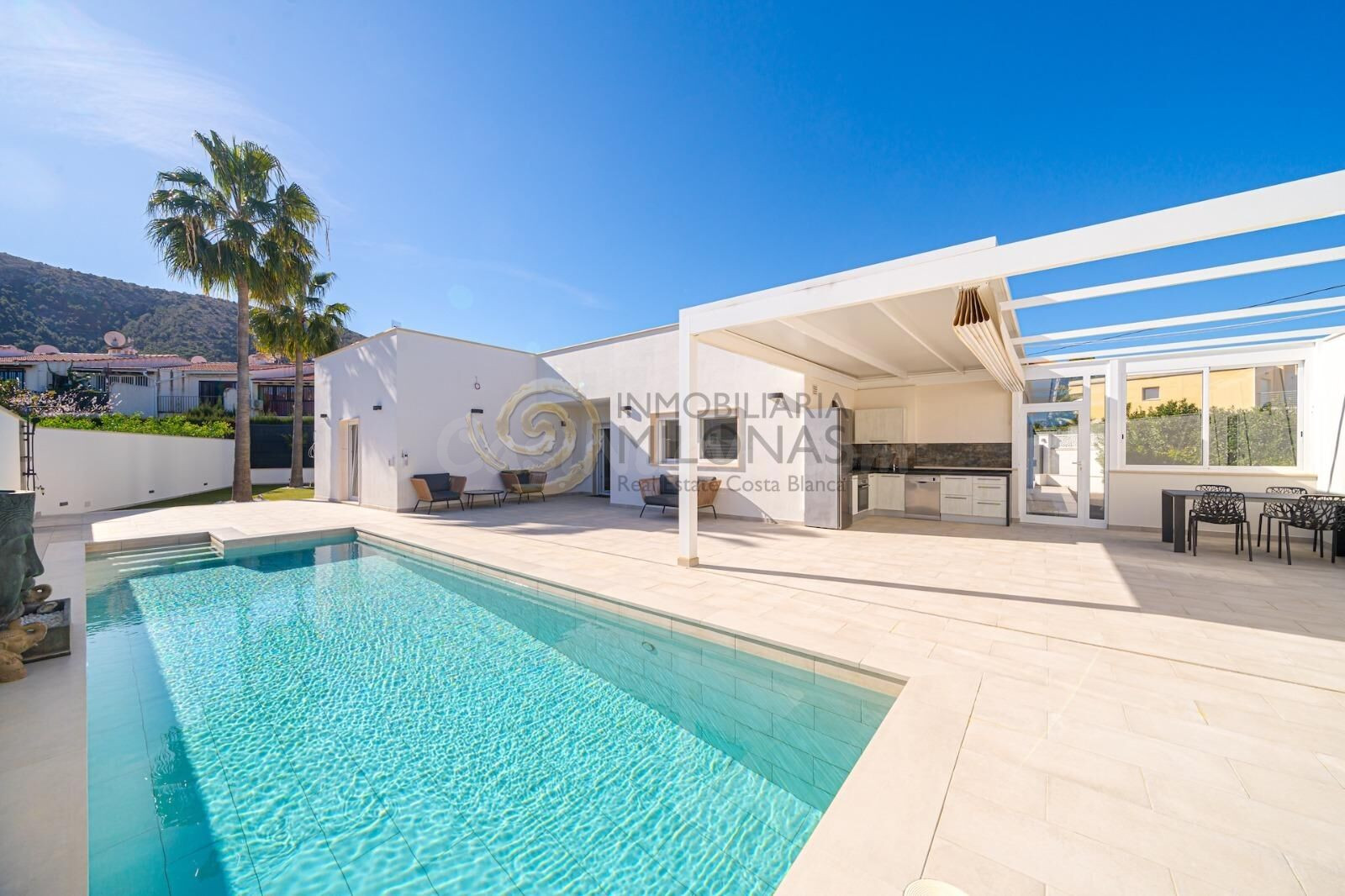 Villa de lujo moderna en una sola planta en el Allbir en gran parcela de 1.662 m2