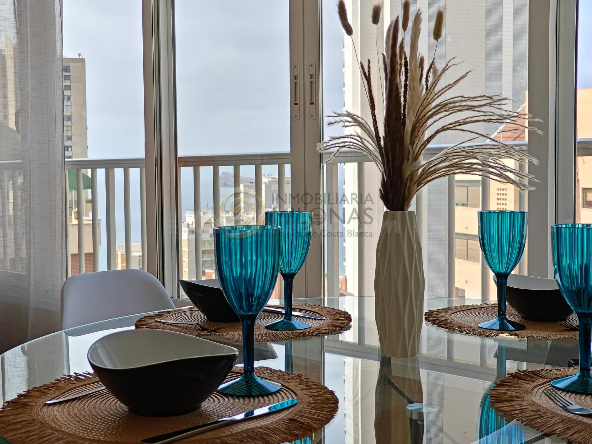Luminoso y reformado apartamento ubicado en la zona inglesa de Benidorm, a 2 minutos de la playa