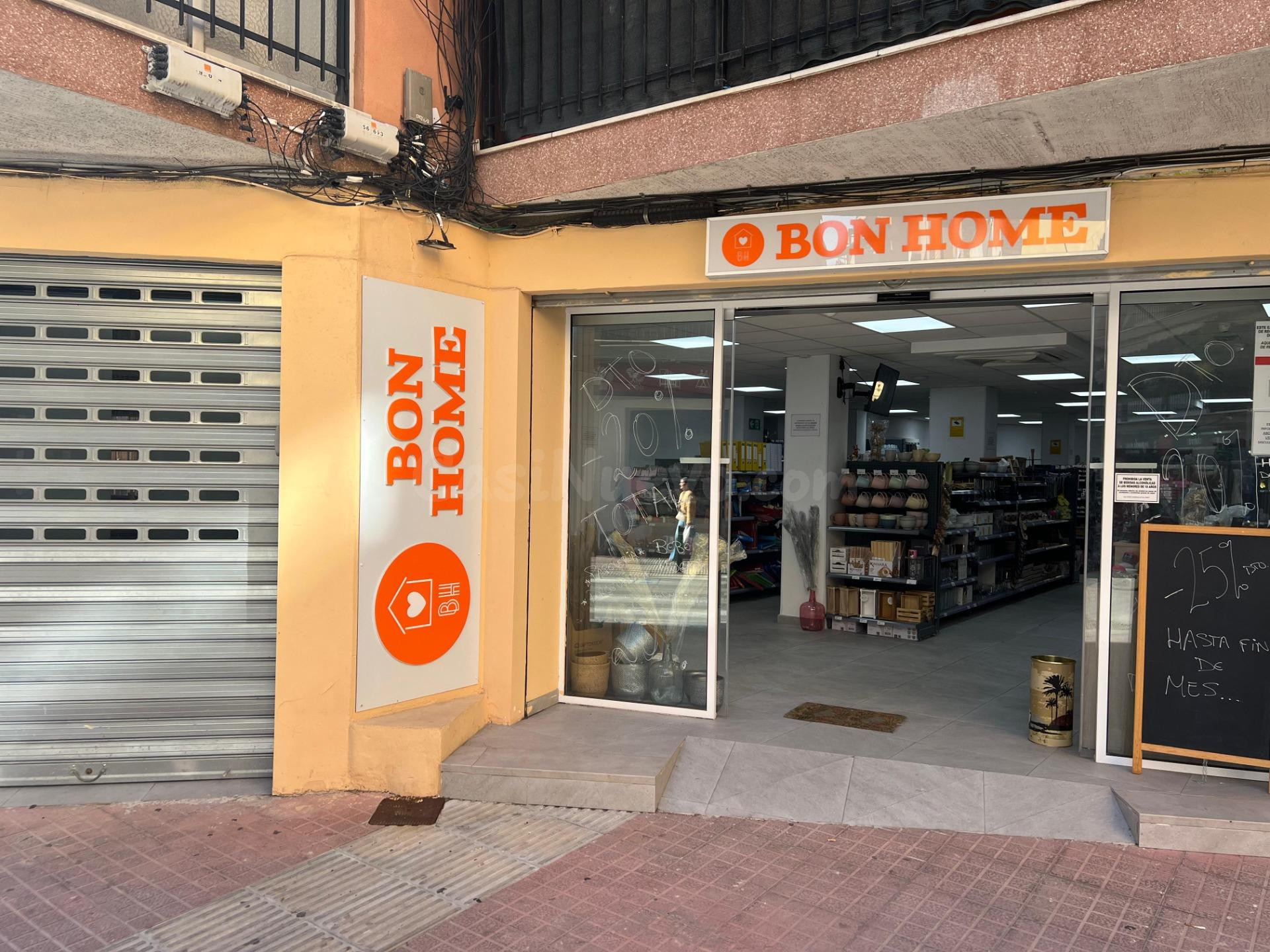 ¡Oportunidad única en Benidorm! Local comercial en esquina reformado y listo para ti