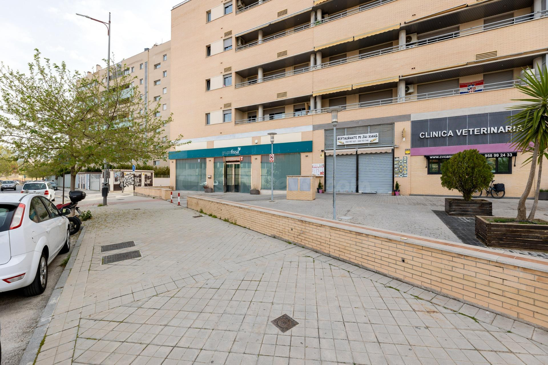 LOCAL COMERCIAL JUNTO AL CAMPUS DE LA SALUD