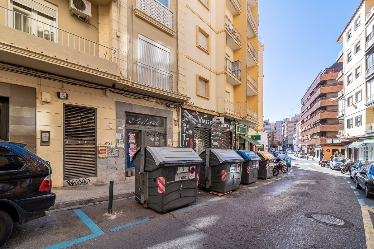 Local comercial en Calle Pintor López Mezquita