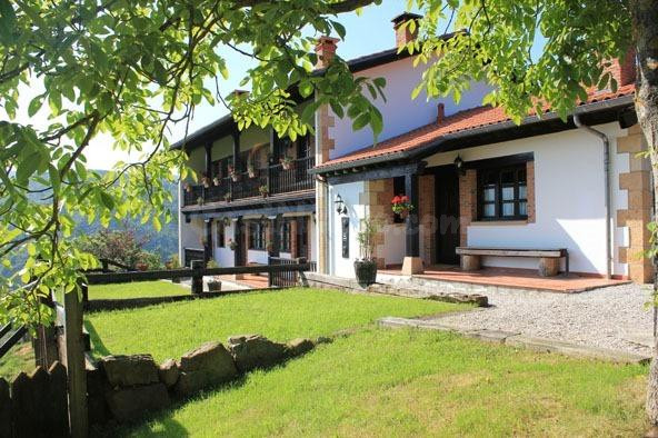 POSADA CON MUCHO ENCANTO EN CABUÉRNIGA.-