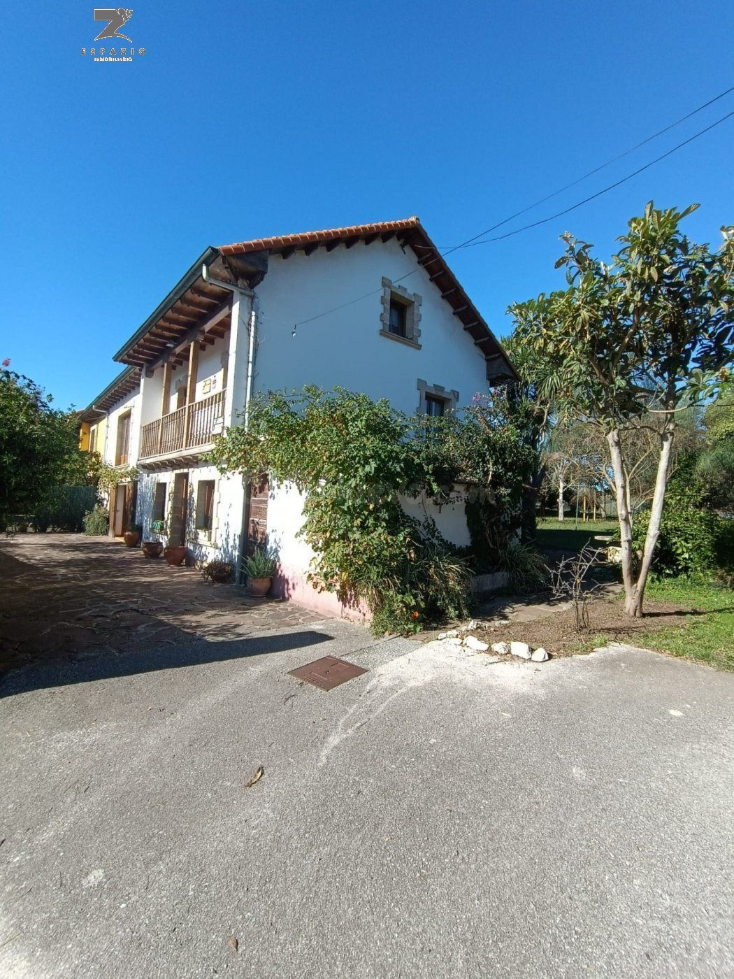CASA PAREADA EN MIENGO CON AMPLIA PARCELA