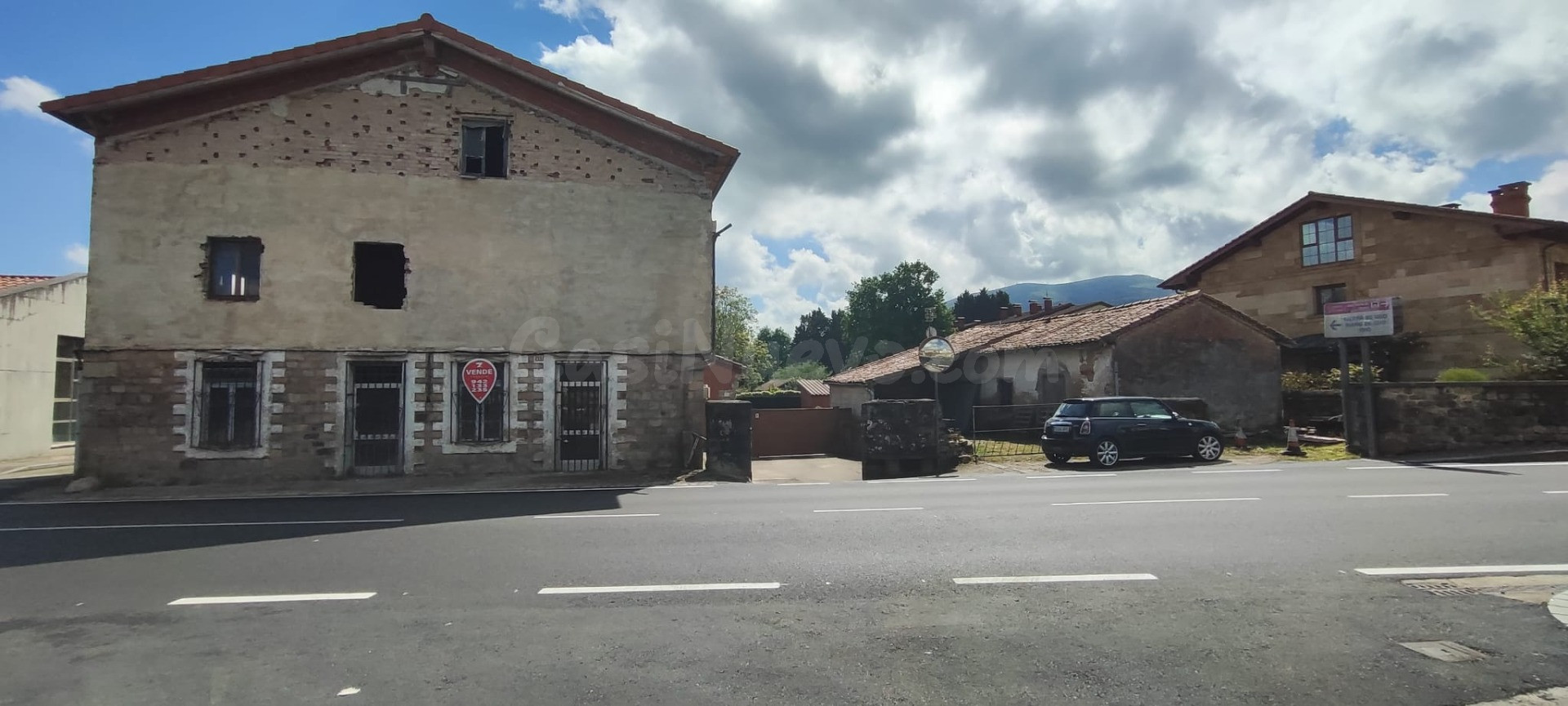 CONJUNTO DE EDIFICACIONES EN VILLANUEVA DE LA PEÑA.-