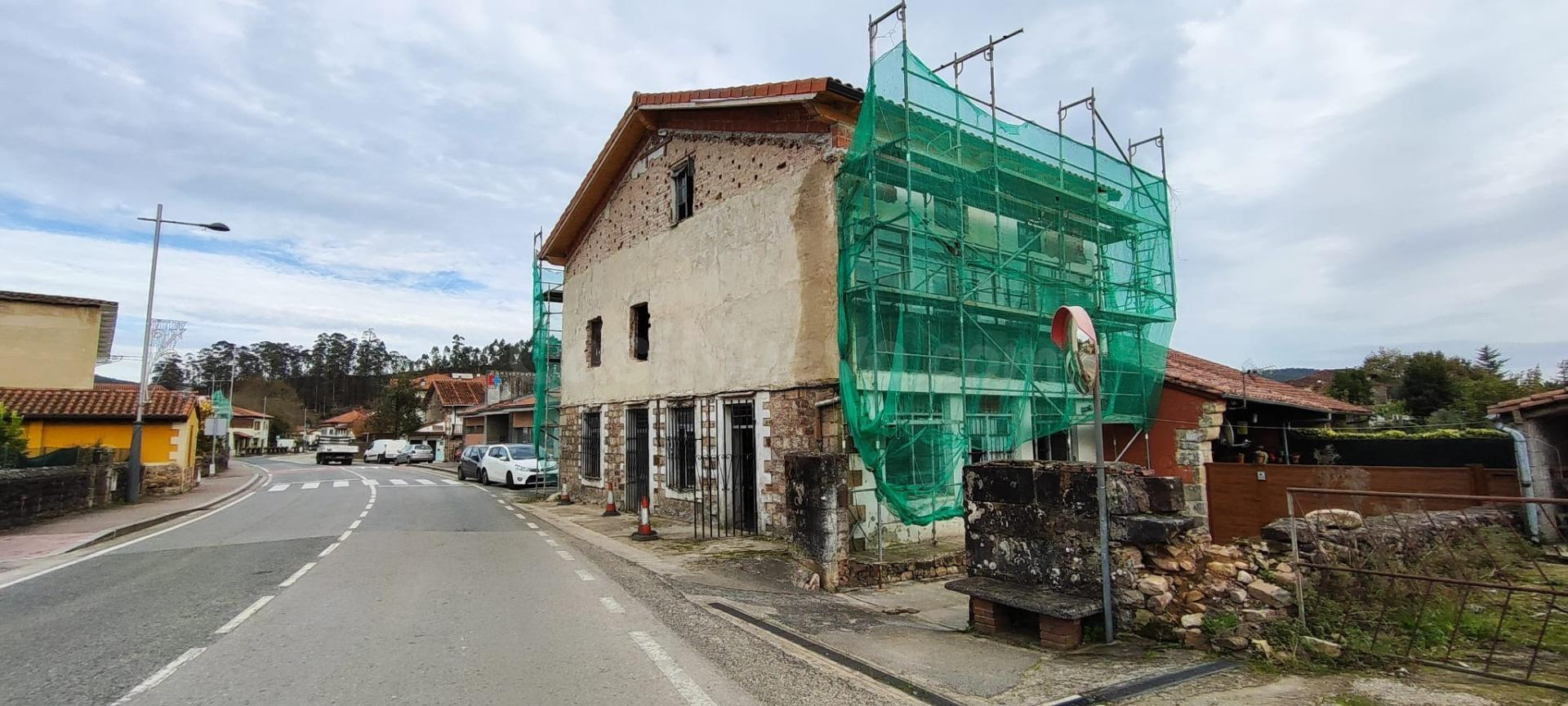 CONJUNTO DE EDIFICACIONES EN VILLANUEVA DE LA PEÑA.- - foto 3