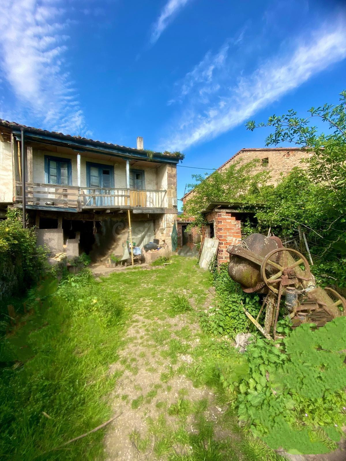 CASA DE PIEDRA CON JARDIN PARA REFORMAR - SAN FELICES DE BUELNA -