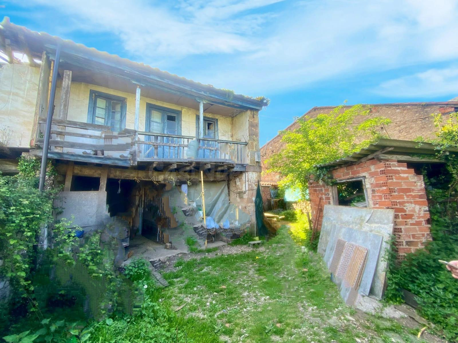 CASA DE PIEDRA CON JARDIN PARA REFORMAR - SAN FELICES DE BUE - foto 2