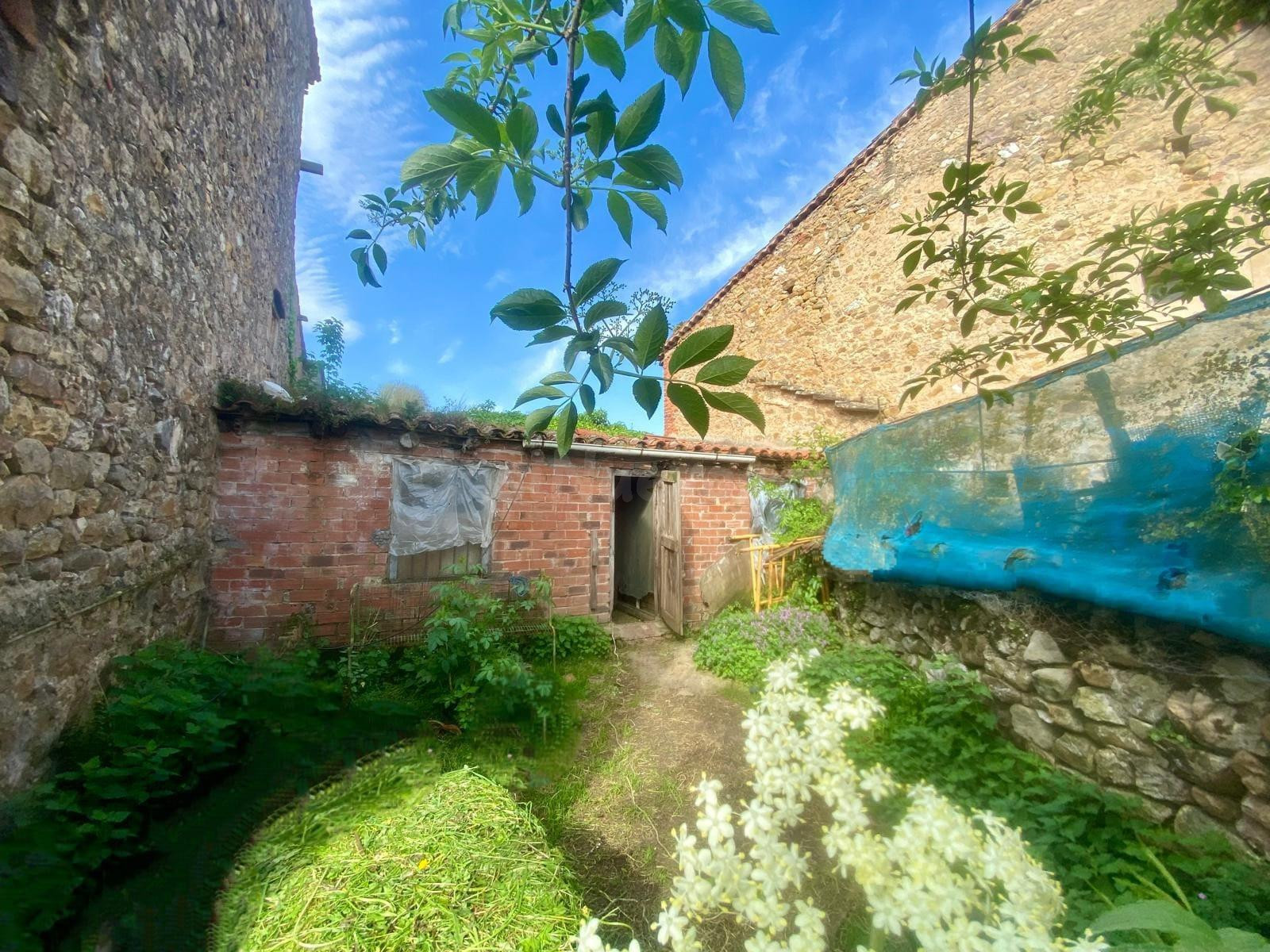 CASA DE PIEDRA CON JARDIN PARA REFORMAR - SAN FELICES DE BUE - foto 3