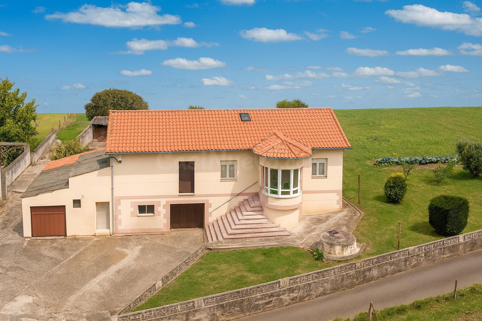 CASA CON TERRENO URBANO EN SANTILLANA DEL MAR