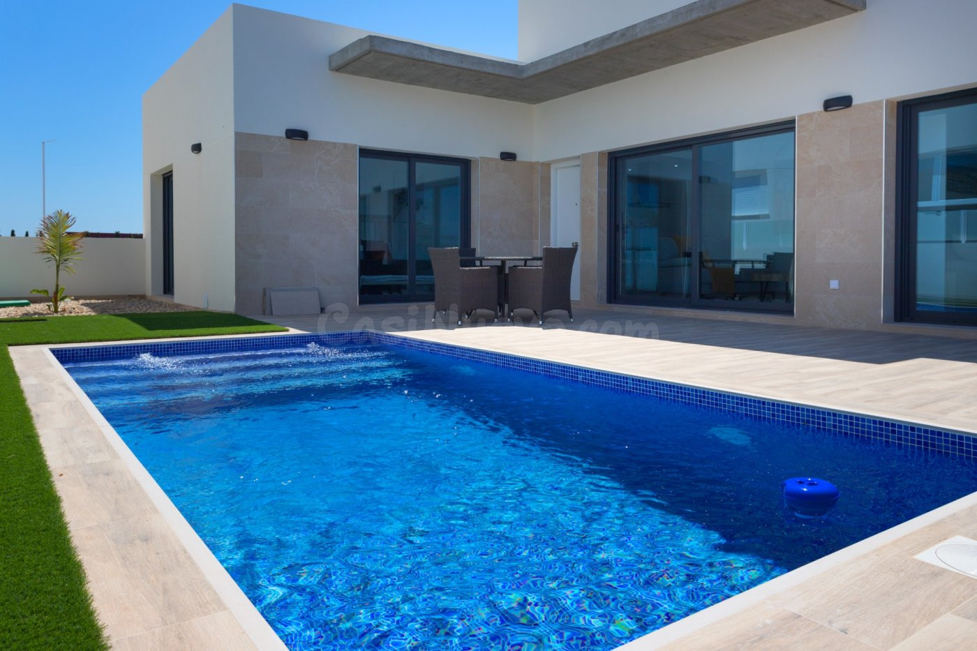 VILLA 3 DORMITORIOS 2 BAÑOS  EN UNA PLANTA CON PISCINA PRIVADA  EN DAYA NUEVA ( ALICANTE)