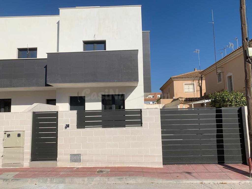 PRECIOSAS VILLAS DE 3 DORMITORIOS, 3 BAÑOS CON PISCINA PRIVADA Y GRAN SOLARIUM EN SAN JAVIER