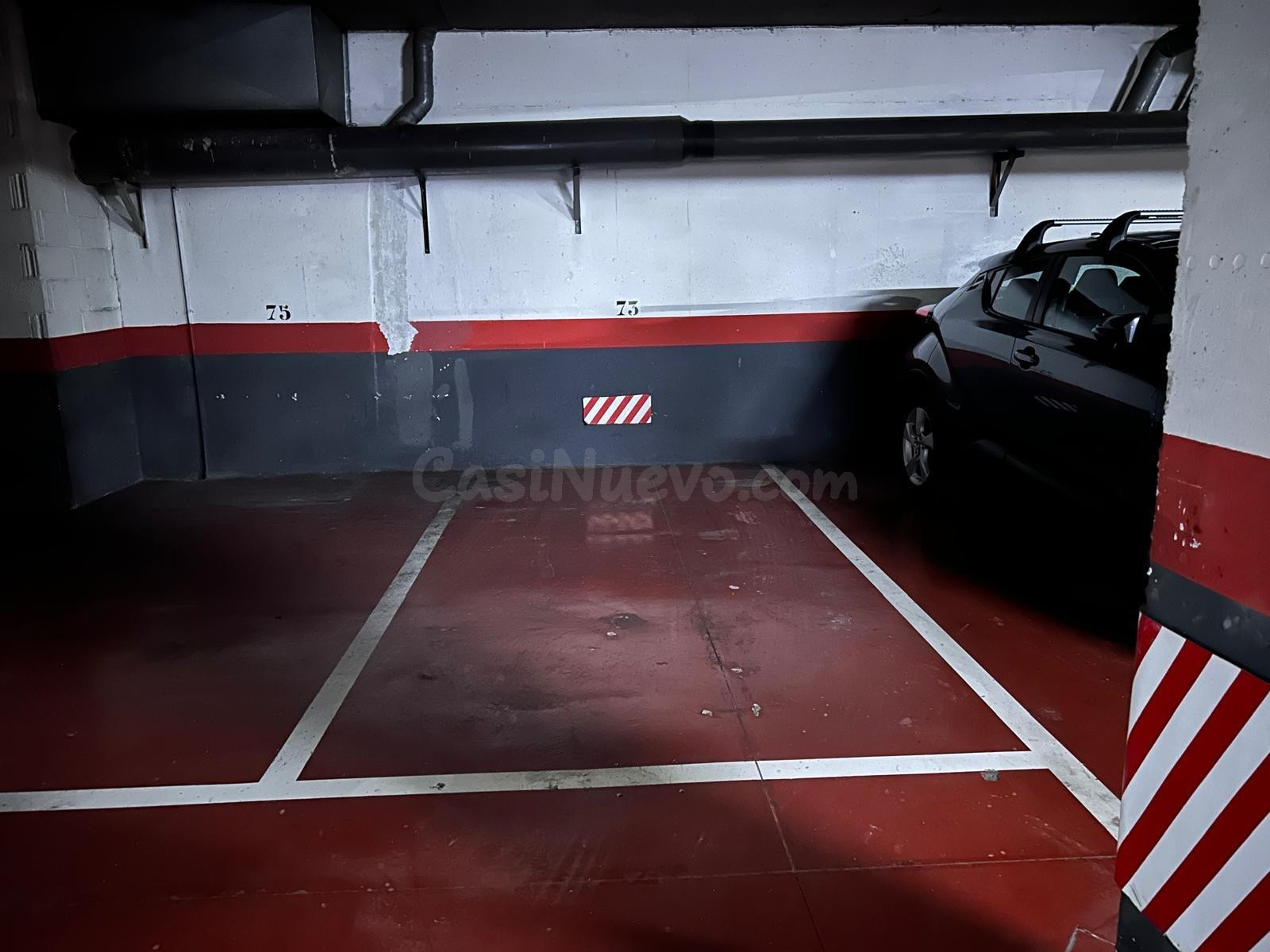 Plazas de parking en venta en la Plaza Montserrat Roig esquina Calvet Estrella
