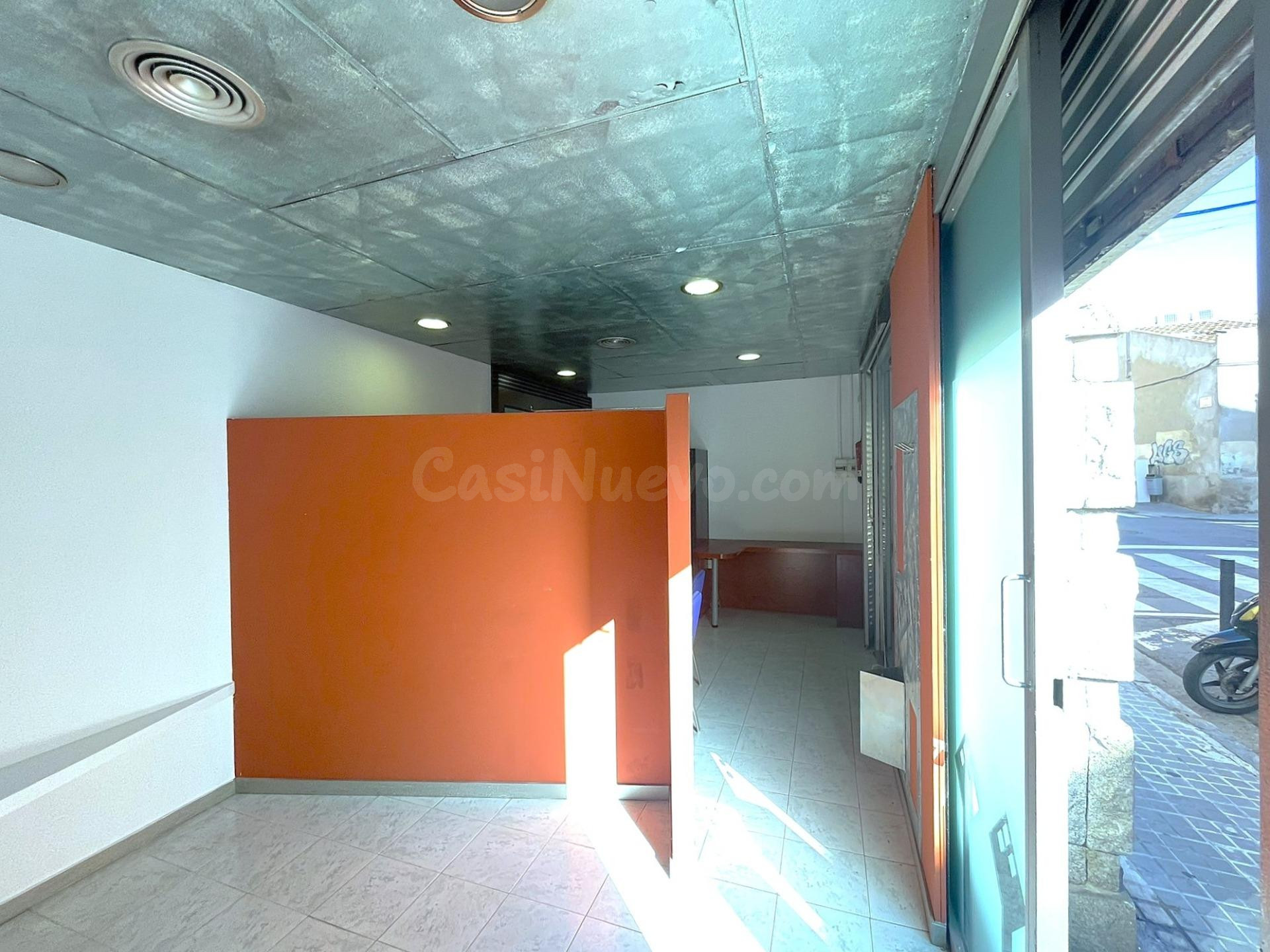 LOCAL EN VENTA a LA CREU ALTA ideal.: DESPATX - CONSULTA - OFICINA.....