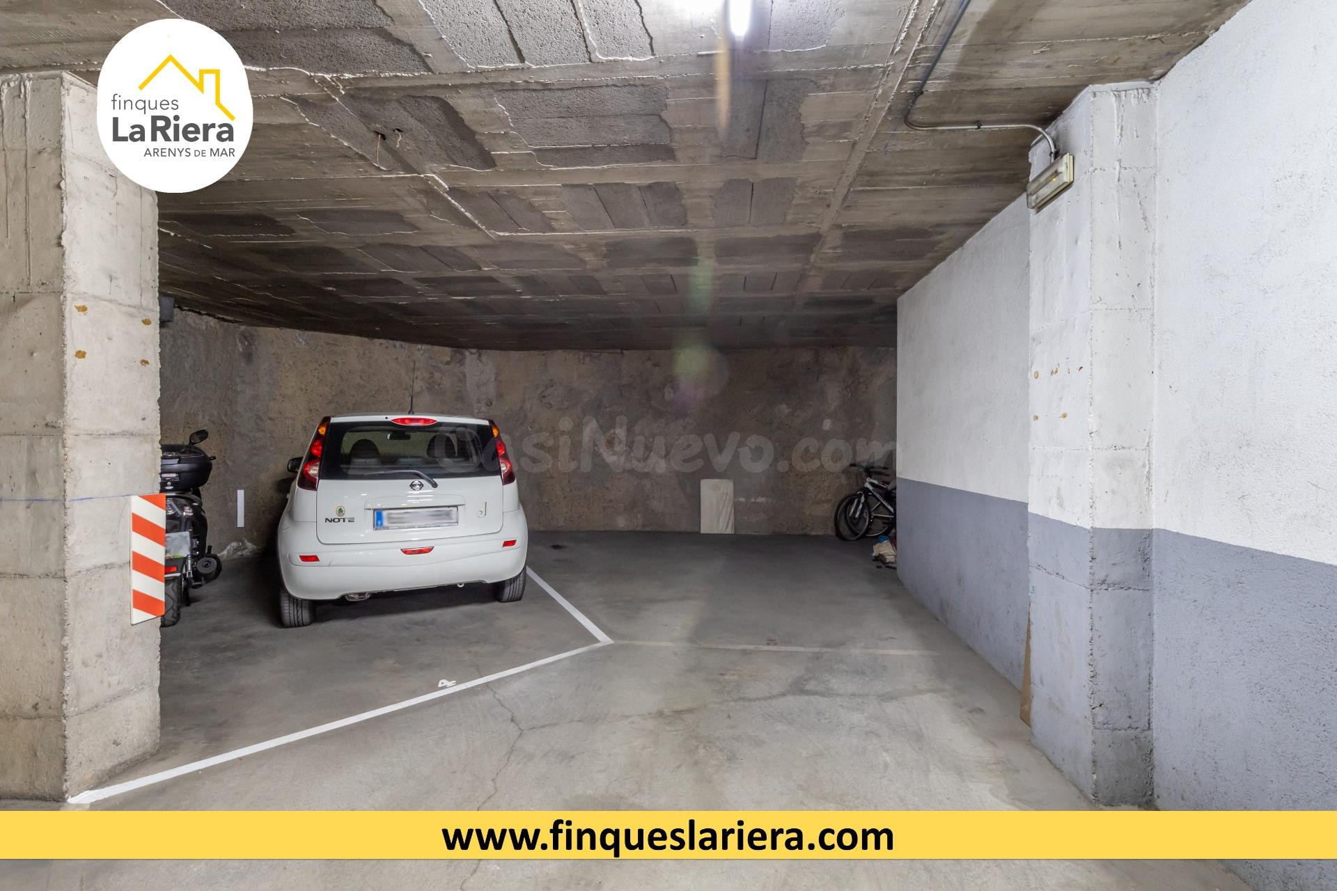 PARQUING EN CALLE SANT GABRIEL