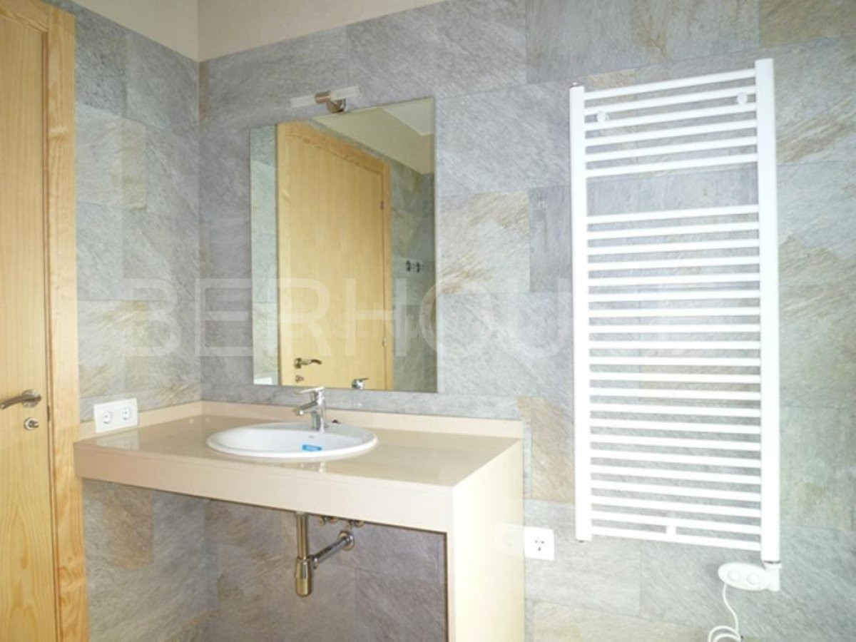 Casa adaptada para personas con movilidad reducida, con jard - foto 3