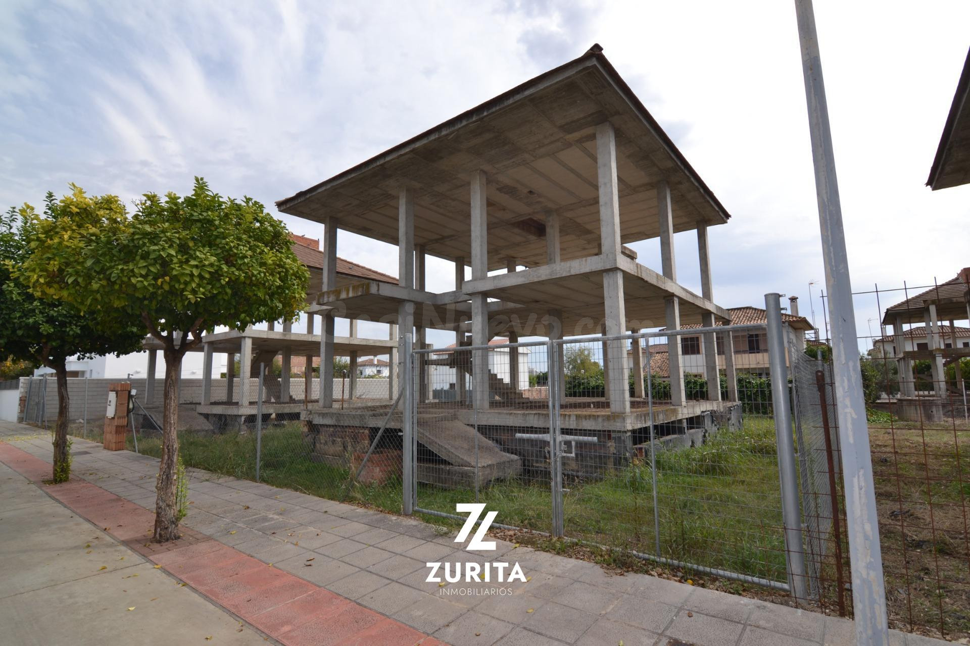 Parcela de 410 m2 con Estructura de Hormigón Completa