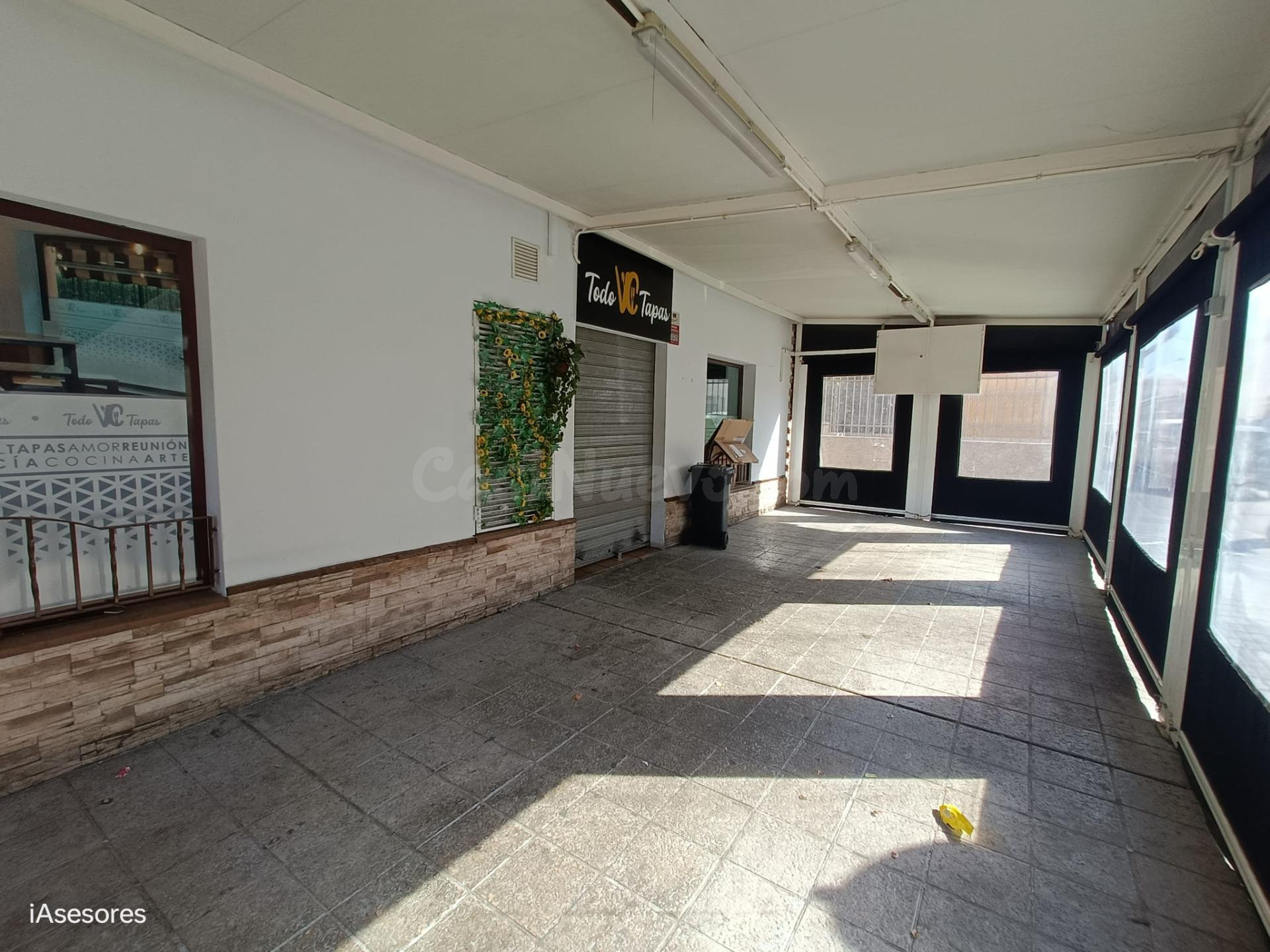 LOCAL COMERCIAL COMPLETAMENTE EQUIPADO EN CHICLANA