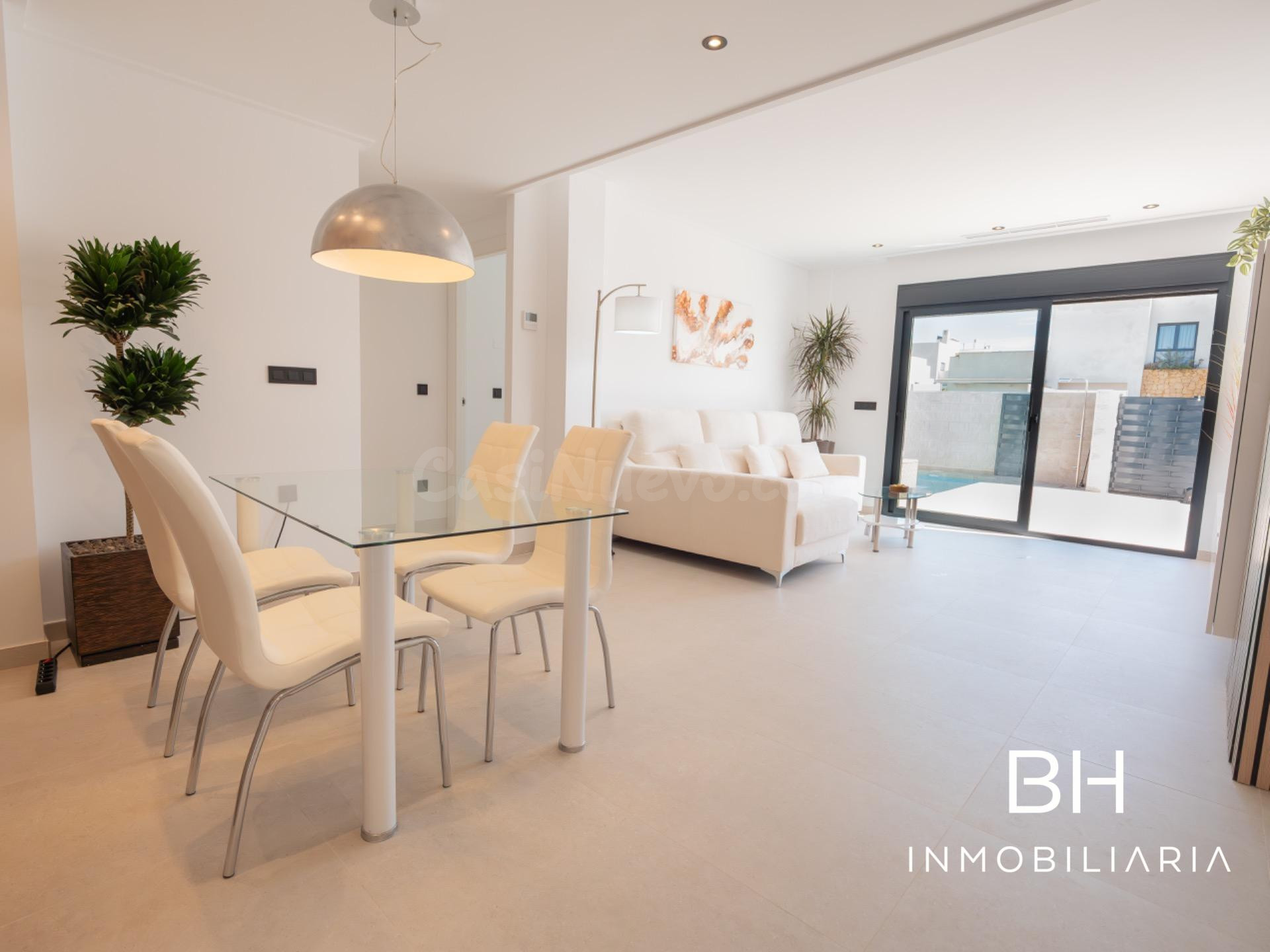 MODERNA VILLA DE UNA SOLA PLANTA EN LA MARINA