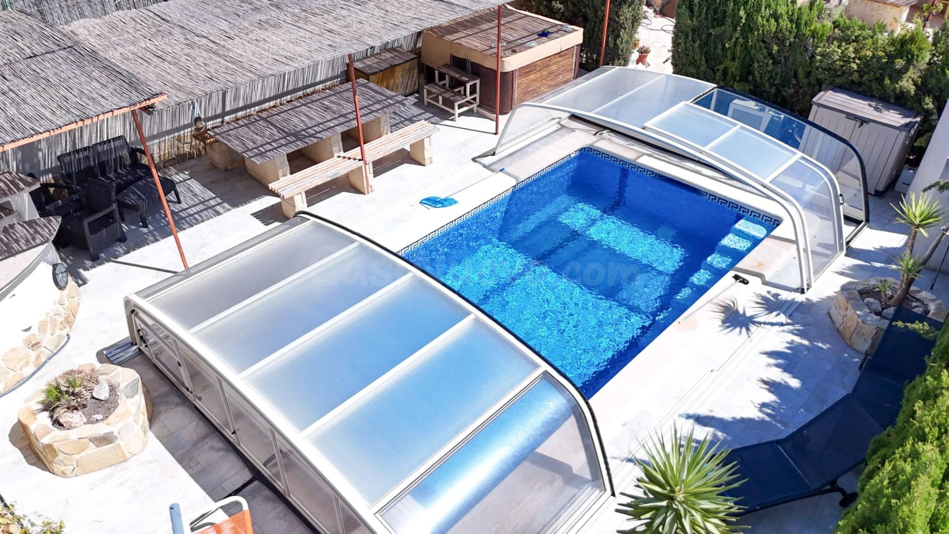 CHALET REFORMADO, 2 CASAS DE INVITADOS, PISCINA CLIMATIZADA, JARDINES Y VISTAS DESPEJADAS, ZONA MARXANT CREVILLENTE