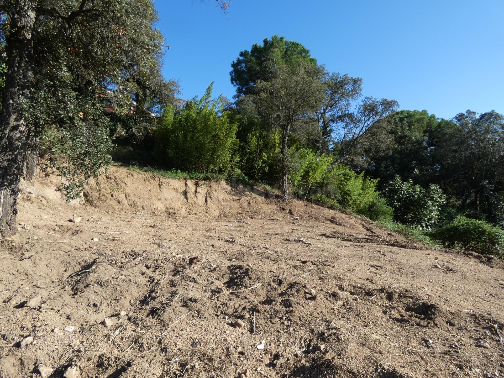 CALONGE, Urb. Mas Pere, parcela de 770 m2. con vistas a montaña, !  Estrena urbanización ! todo listo para que lo disfrutes