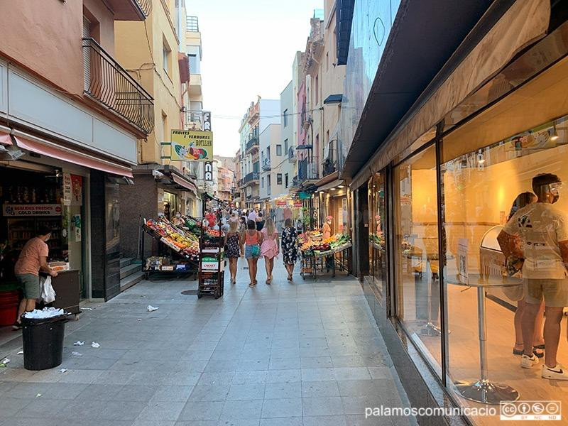 PALAMÓS: Venta de edificio en c/ Mayor de Palamós, primerisima linia comercial! INVERSION SEGURA !