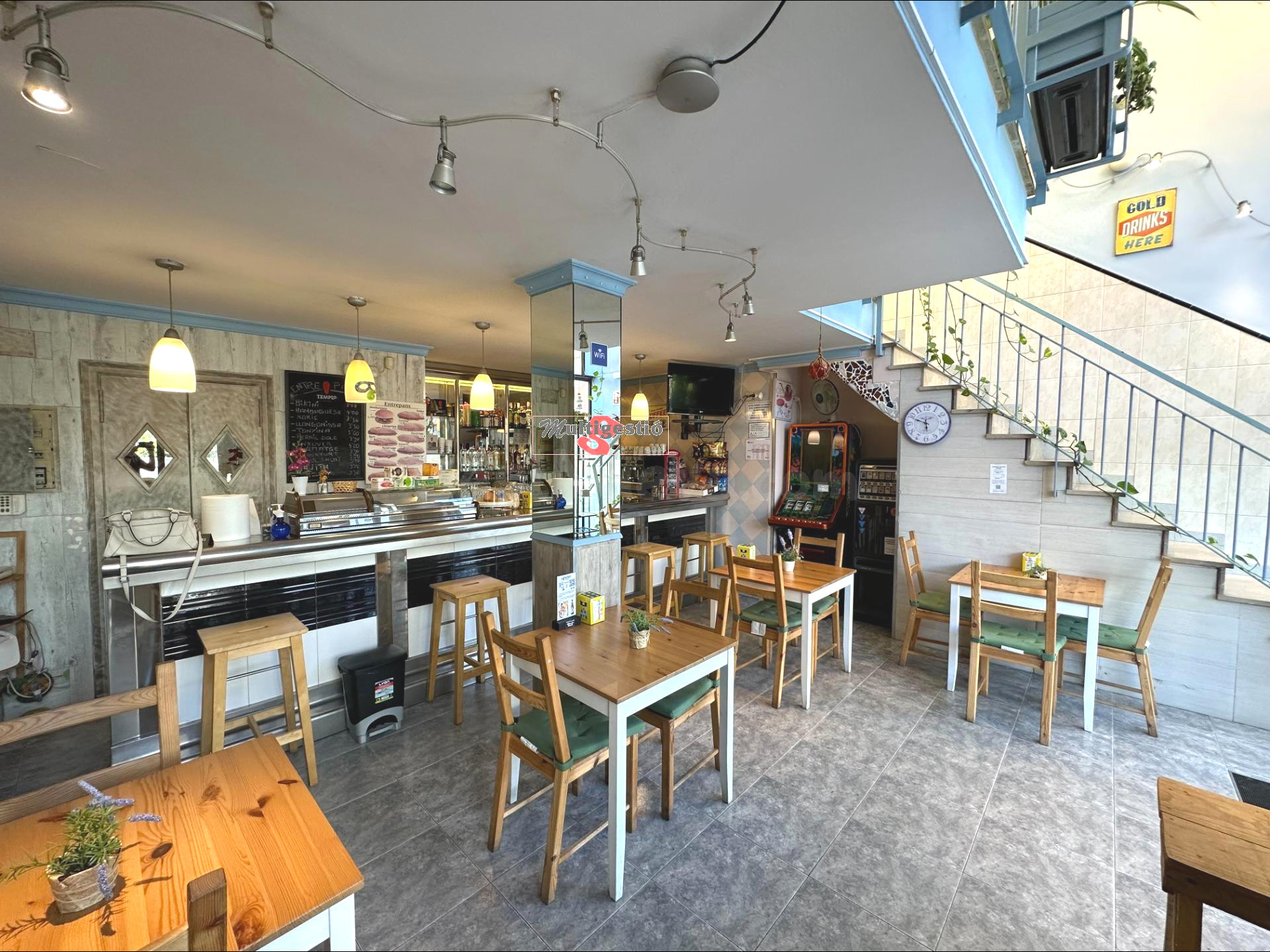 PALAMÓS: SE VENDE LOCAL con negocio de BAR - CAFETERÍA ya montado y listo para abrir!!