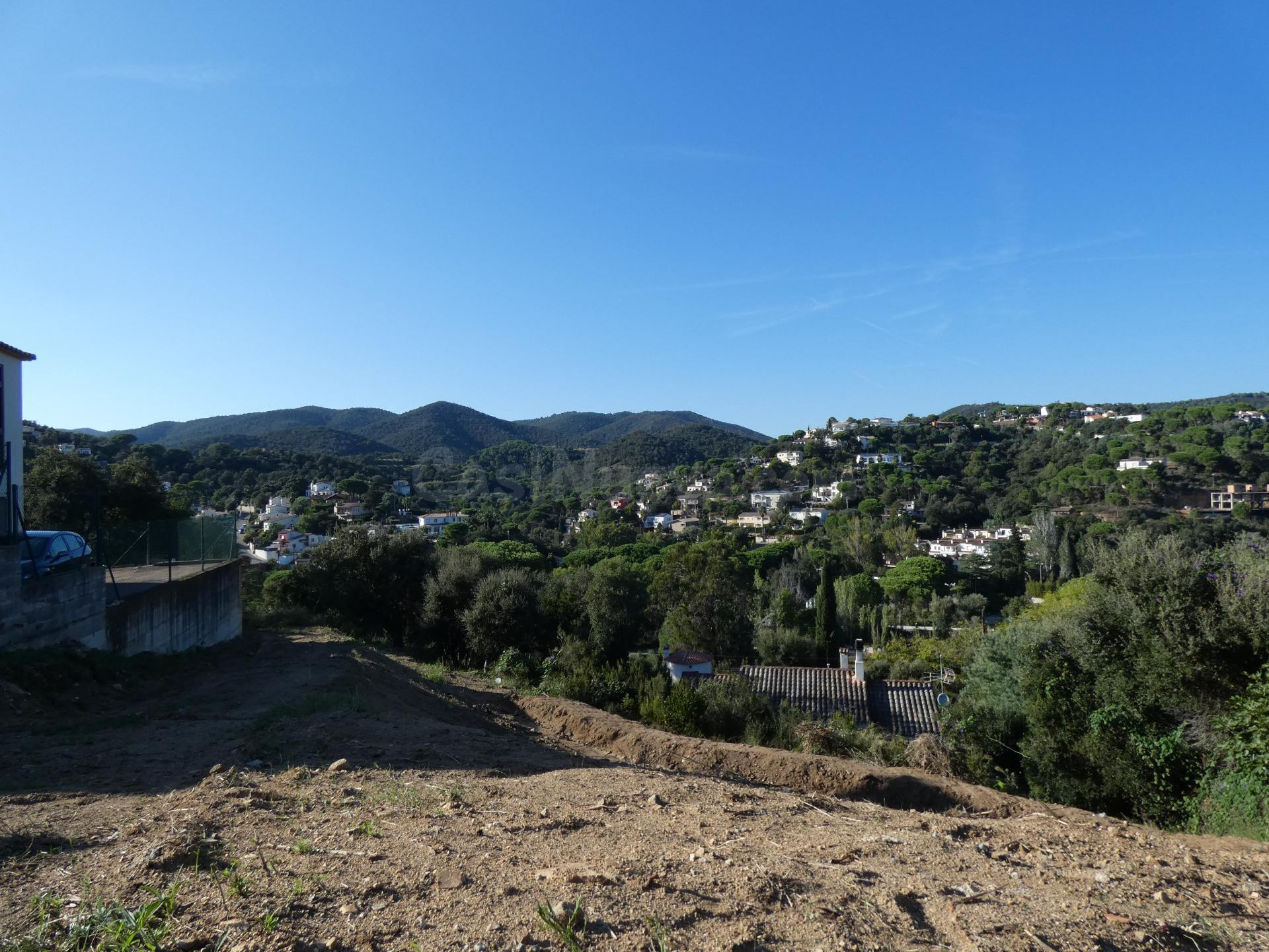 CALONGE: Parcela edificable, 640 m2. para casa unifamiliar, con fachada de 15'40 ms.y soleada