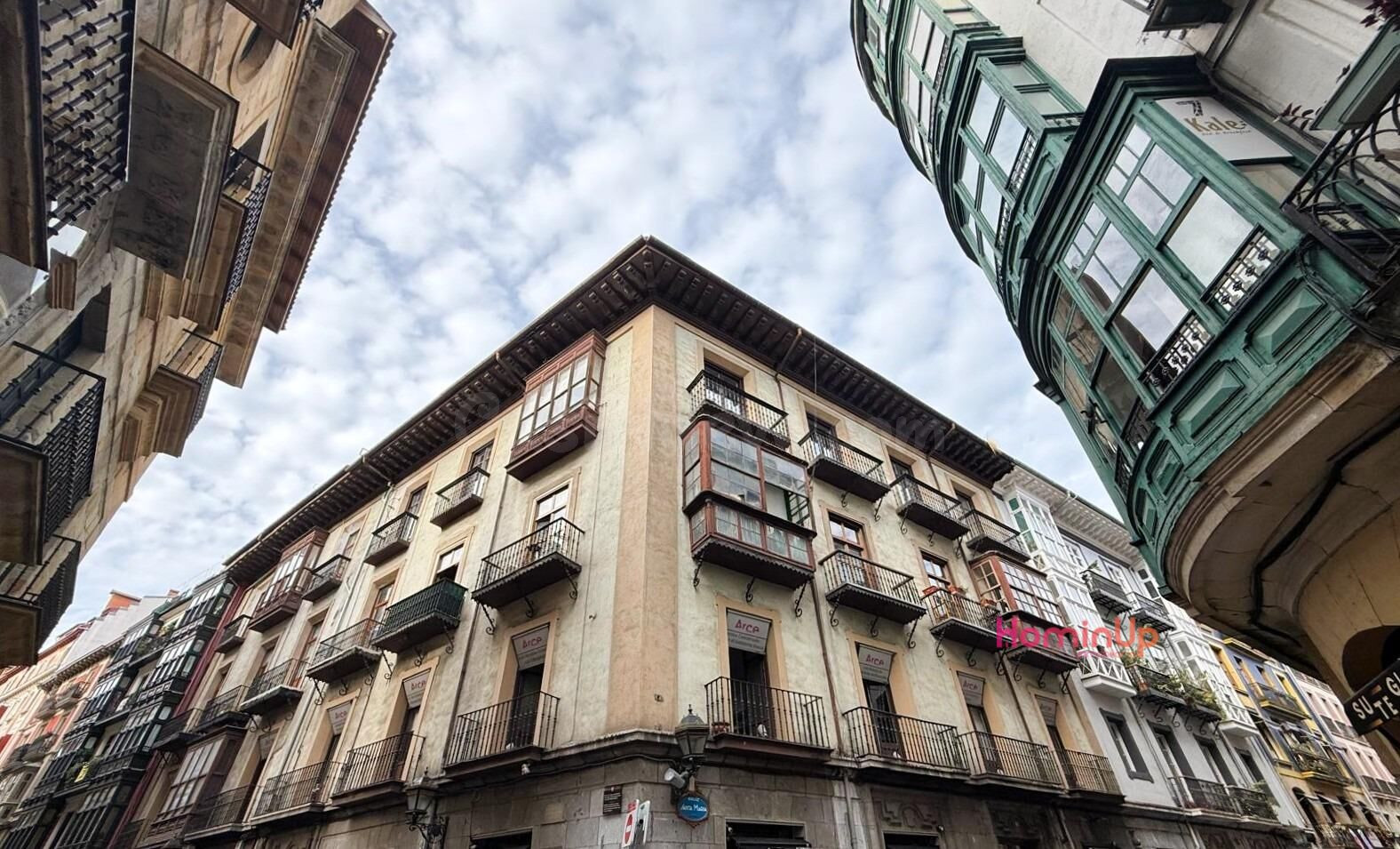 Se Alquila amplia Vivienda por temporadas de 4 habitaciones y 3 baños en Zona Casco Viejo