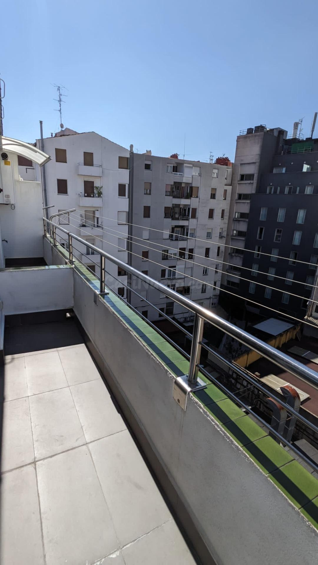 Se Alquila Bonito Ático de 2 habitación y 2 baños en Zona Indautxu