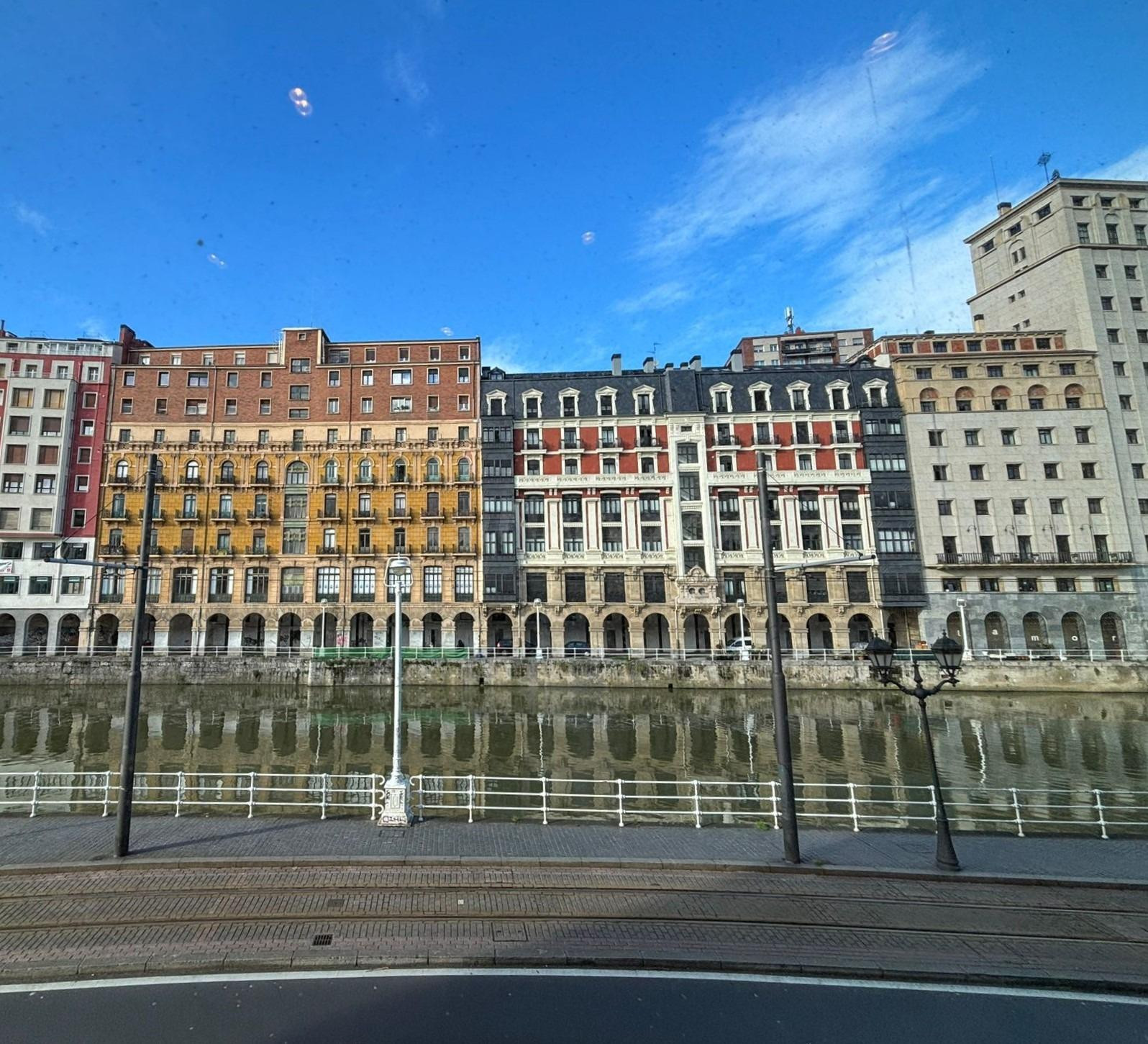 Se Alquila bonito piso por temporadas en pleno Casco Viejo de Bilbao