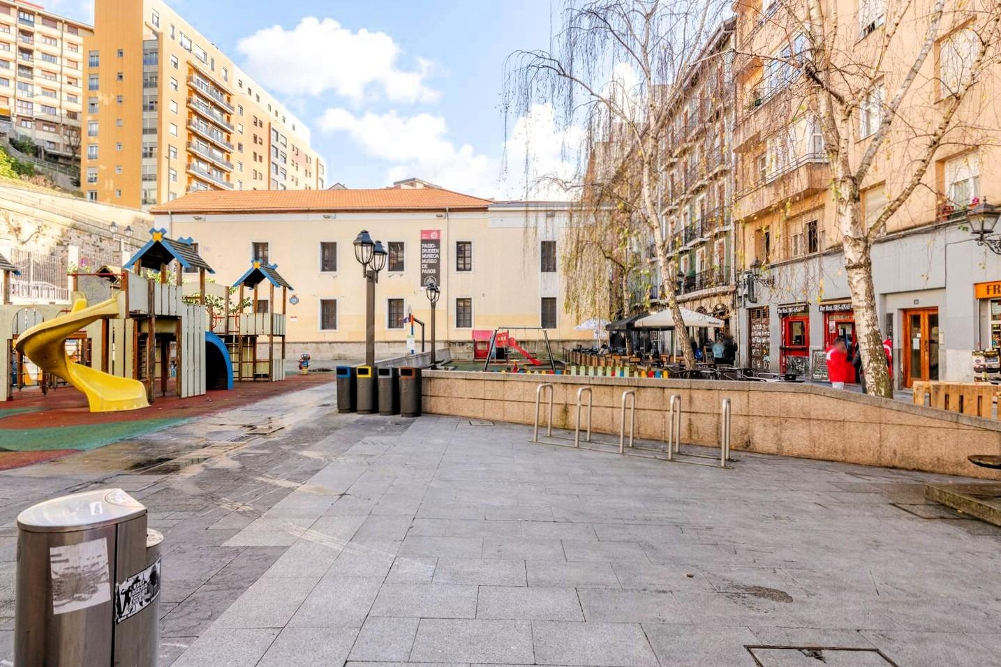 Se Alquila bonita vivienda de 3 dormitorios en Zona Casco Viejo