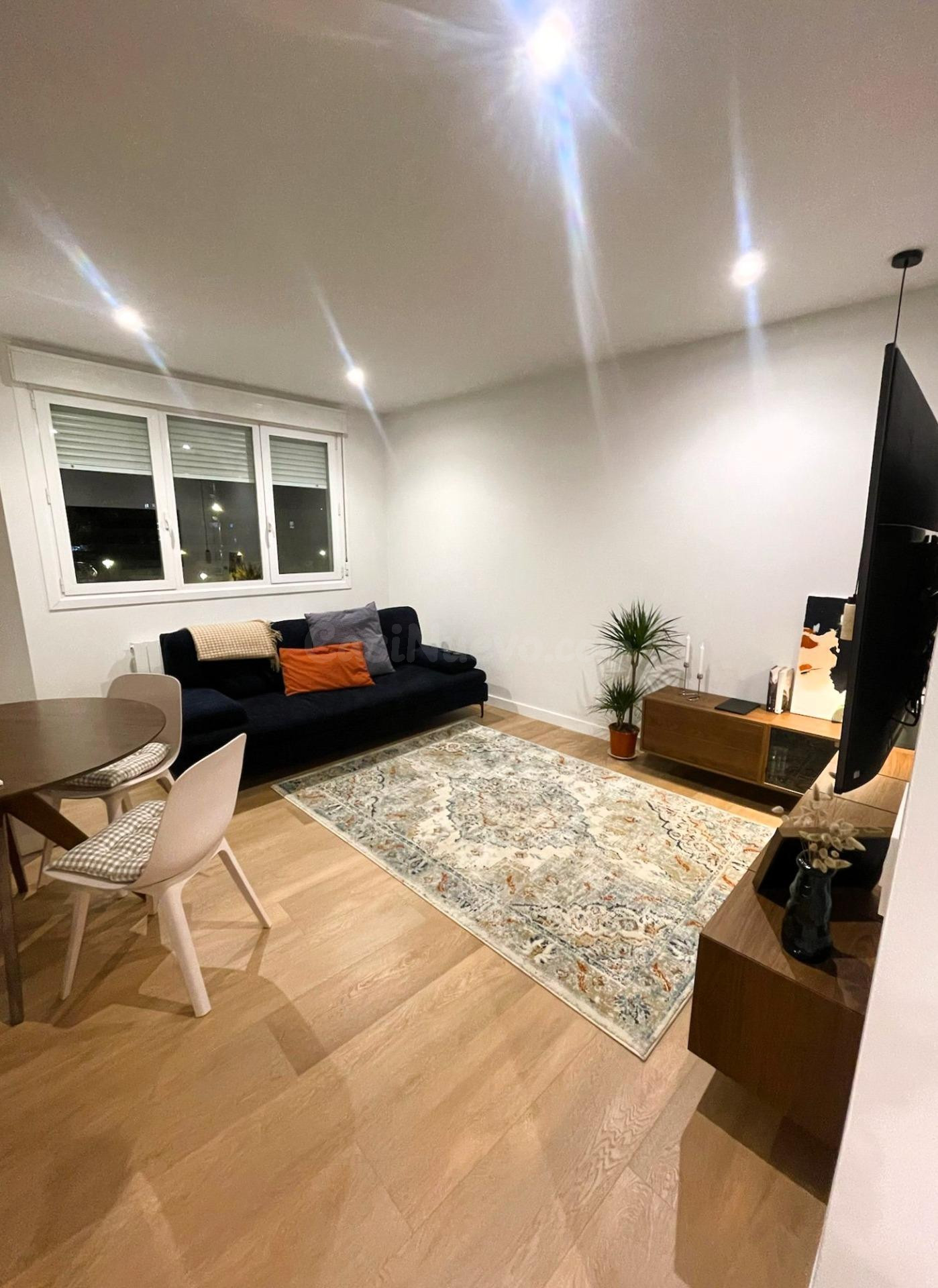 Se alquila Apartamento Reformado con Garaje Directo en Zona Bilbao La Vieja