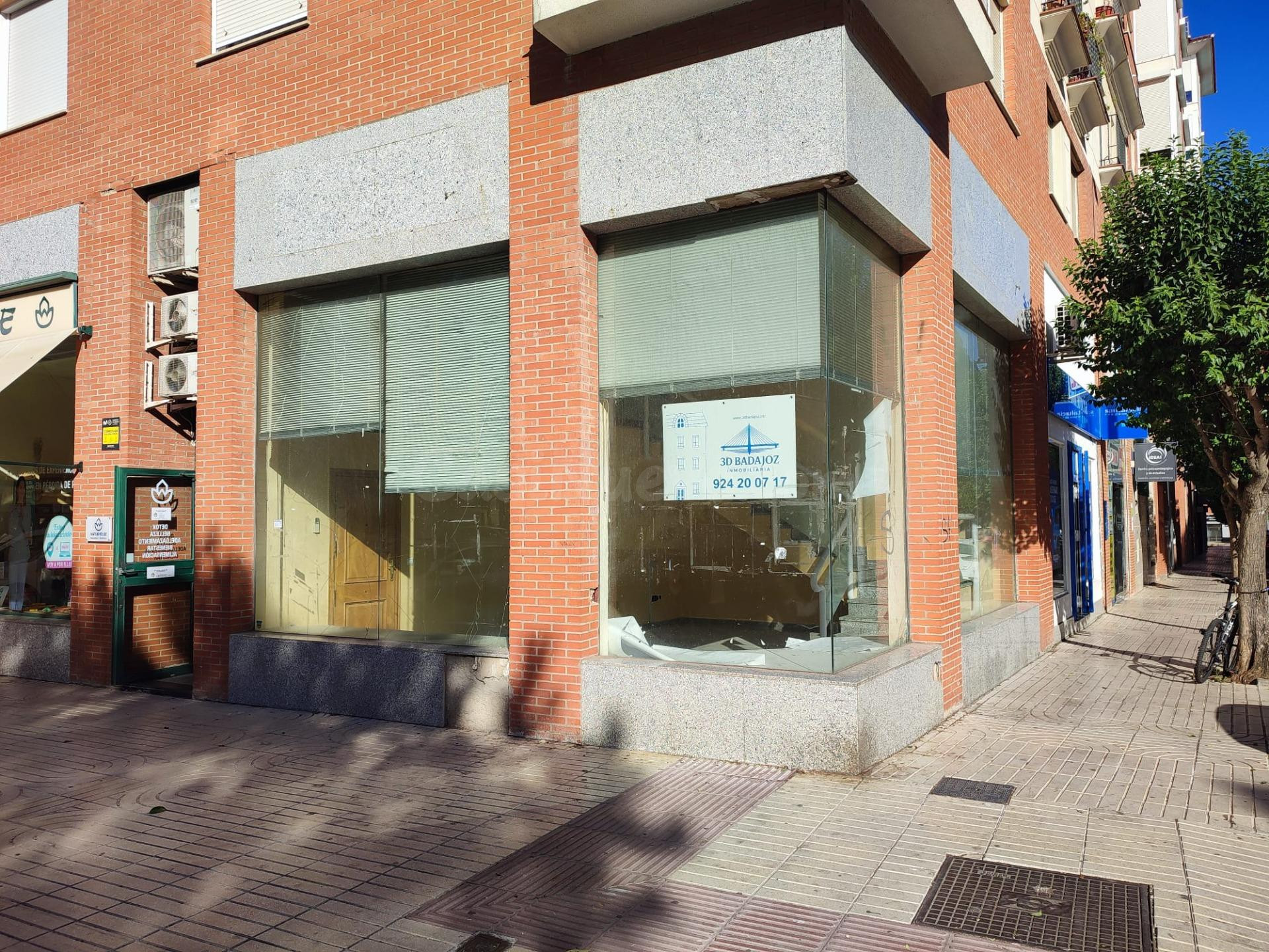 LOCAL COMERCIAL CON INMEJORABLE UBICACIÓN JUNTO A CONFEDERACIÓN HIDROGRÁFICA