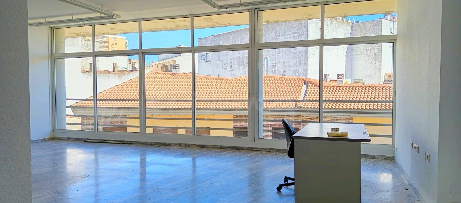 🎯🏢 ¡AMPLIO LOCAL EN ALQUILER EN PLENO CENTRO DE MÉRIDA! 🏢🎯 - foto 3