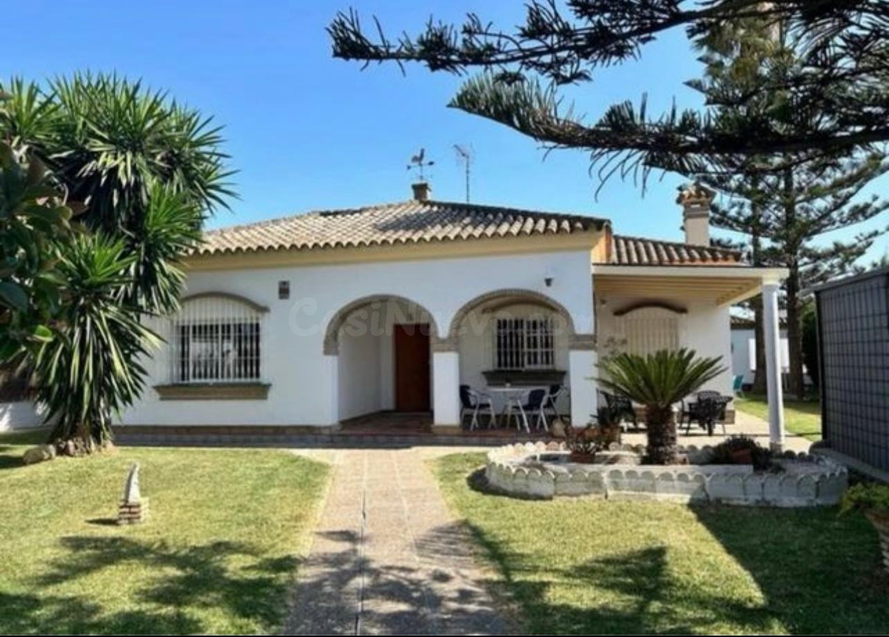 Exclusivo Chalet en Los Gallos, a solo minutos de la Playa La Barrosa