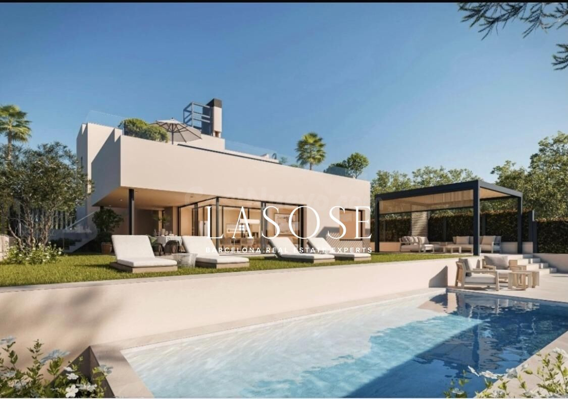 Lujosa vivienda de nueva construcción con vistas al mar y a la puesta de sol en venta en La Plana, Sitges.