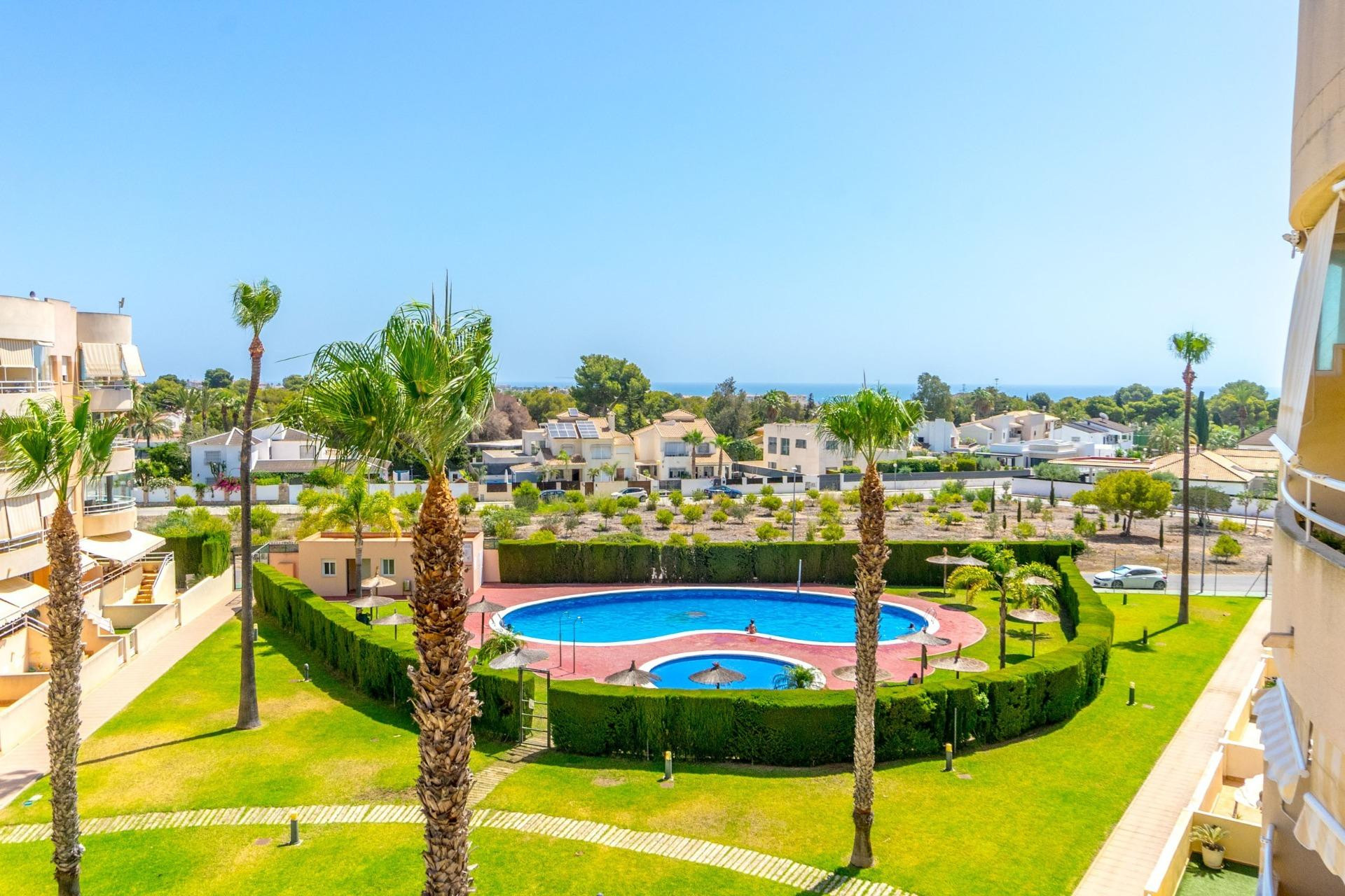 Apartamento en Campoamor 800m de la playa