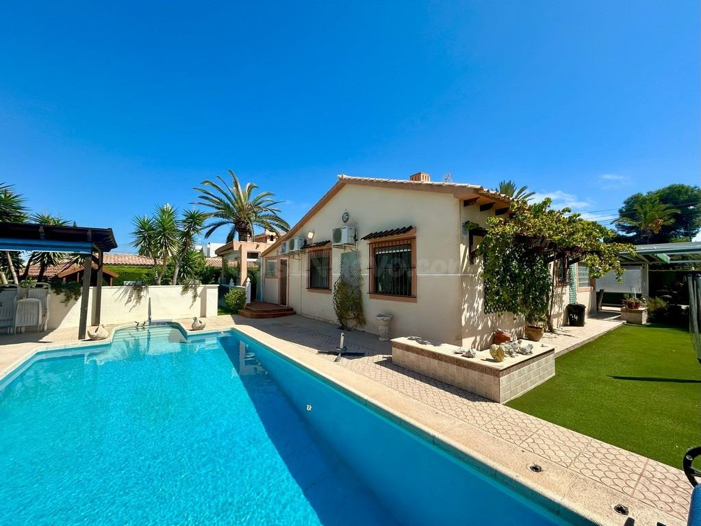 Chalet en Cabo Roig 300m de la playa