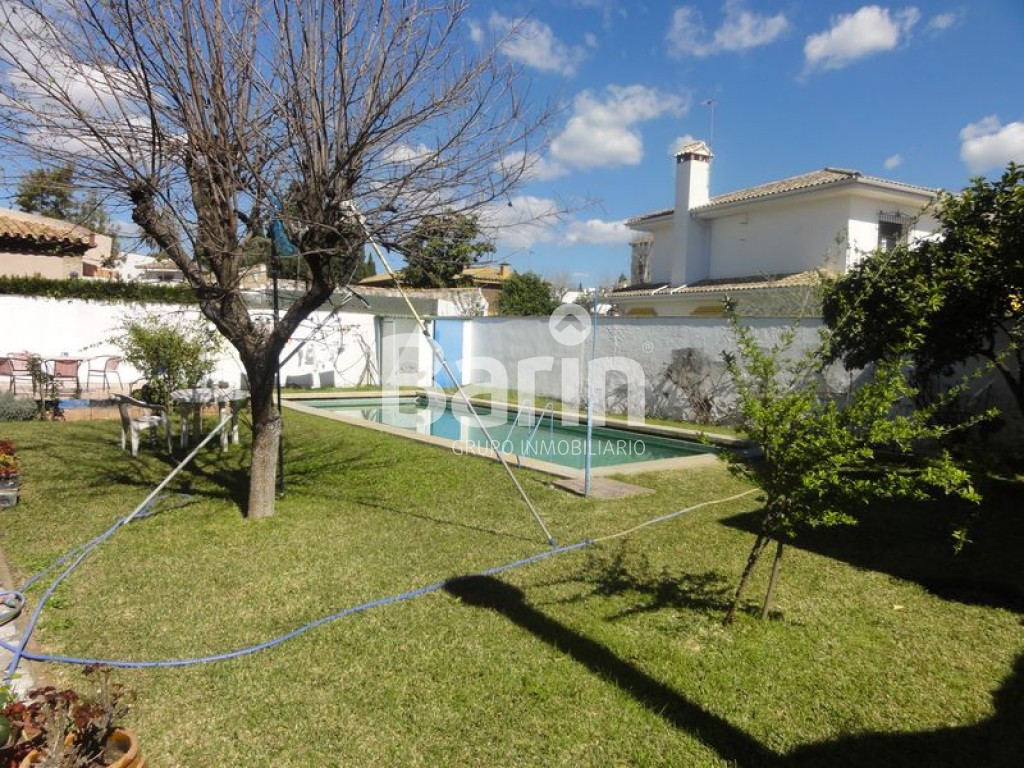 Chalet en el Brillante junto al tablero.