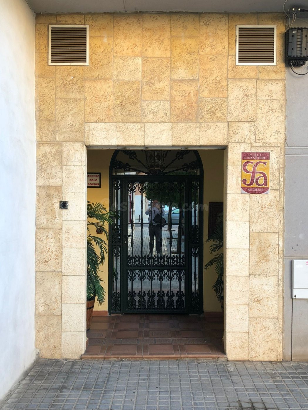 LOCAL EN VENTA EN FUENTE DE LA SALUD – TOTALMENTE REFORMADO