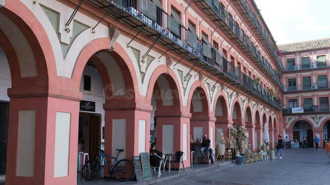 CONJUNTO DE 4 VIVIENDAS Y NEGOCIO DE HOSTELERÍA EN LA EMBLEMÁTICA PLAZA DE LA CORREDERA.