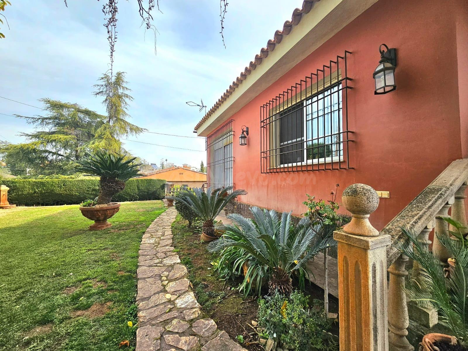 EXCLUSIVO CHALET INDEPENDIENTE EN EL BRILLANTE