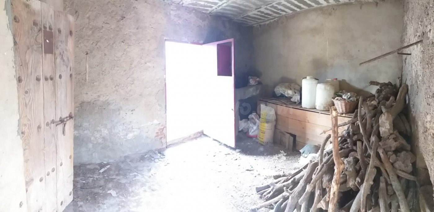 Terreno con construcción en Valdefuentes