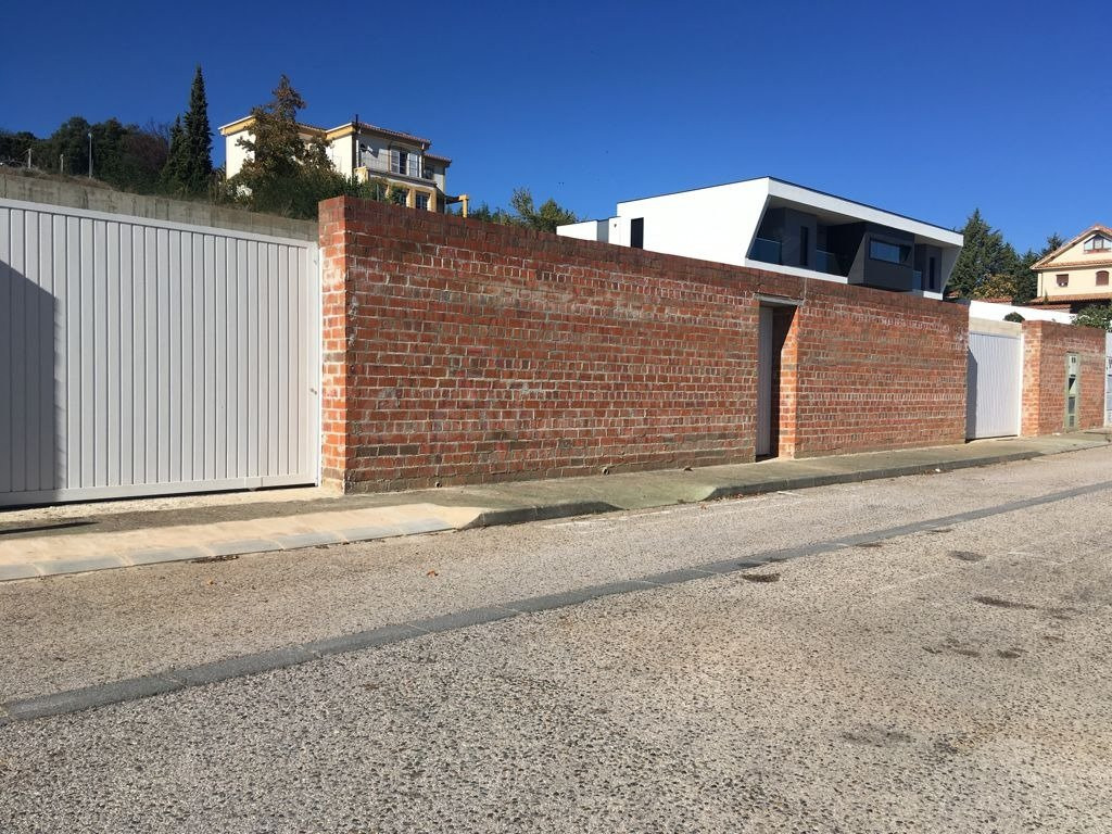 ¡Oportunidad! Venta parcela urbana preparada para edificar (Sierra de Fuentes)