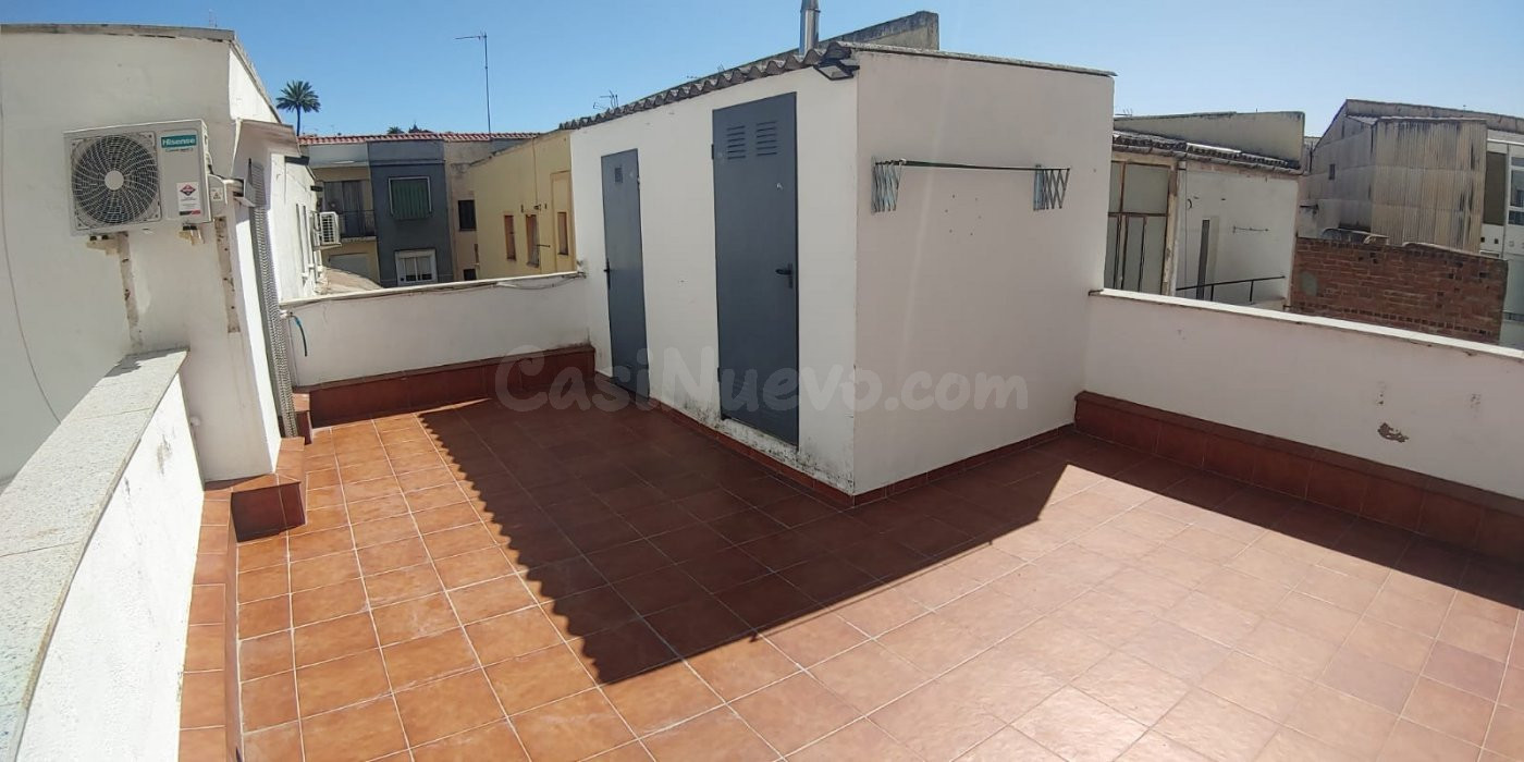 Ático dúplex de 260 metros, con terraza de 40 metros y 8 hab